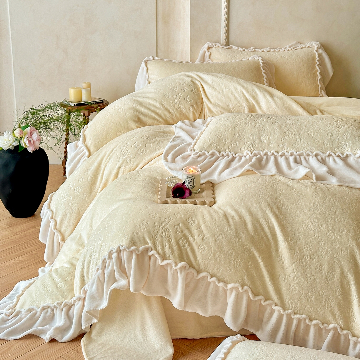 91家纺网 家纺一手货源 找家纺 逸尚阁 2025新款高克重雕花牛奶绒四件套-雅诺 雅诺·闪闪黄