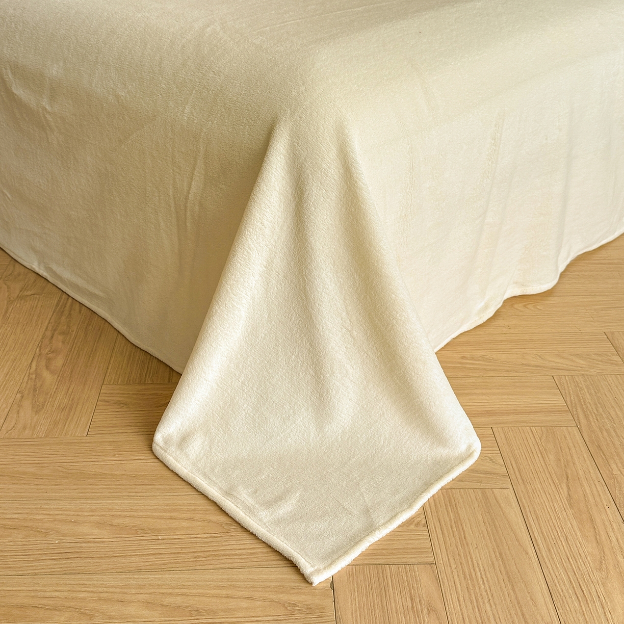 91家纺网 家纺一手货源 找家纺 逸尚阁 2025新款高克重雕花牛奶绒四件套-雅诺 雅诺·闪闪黄