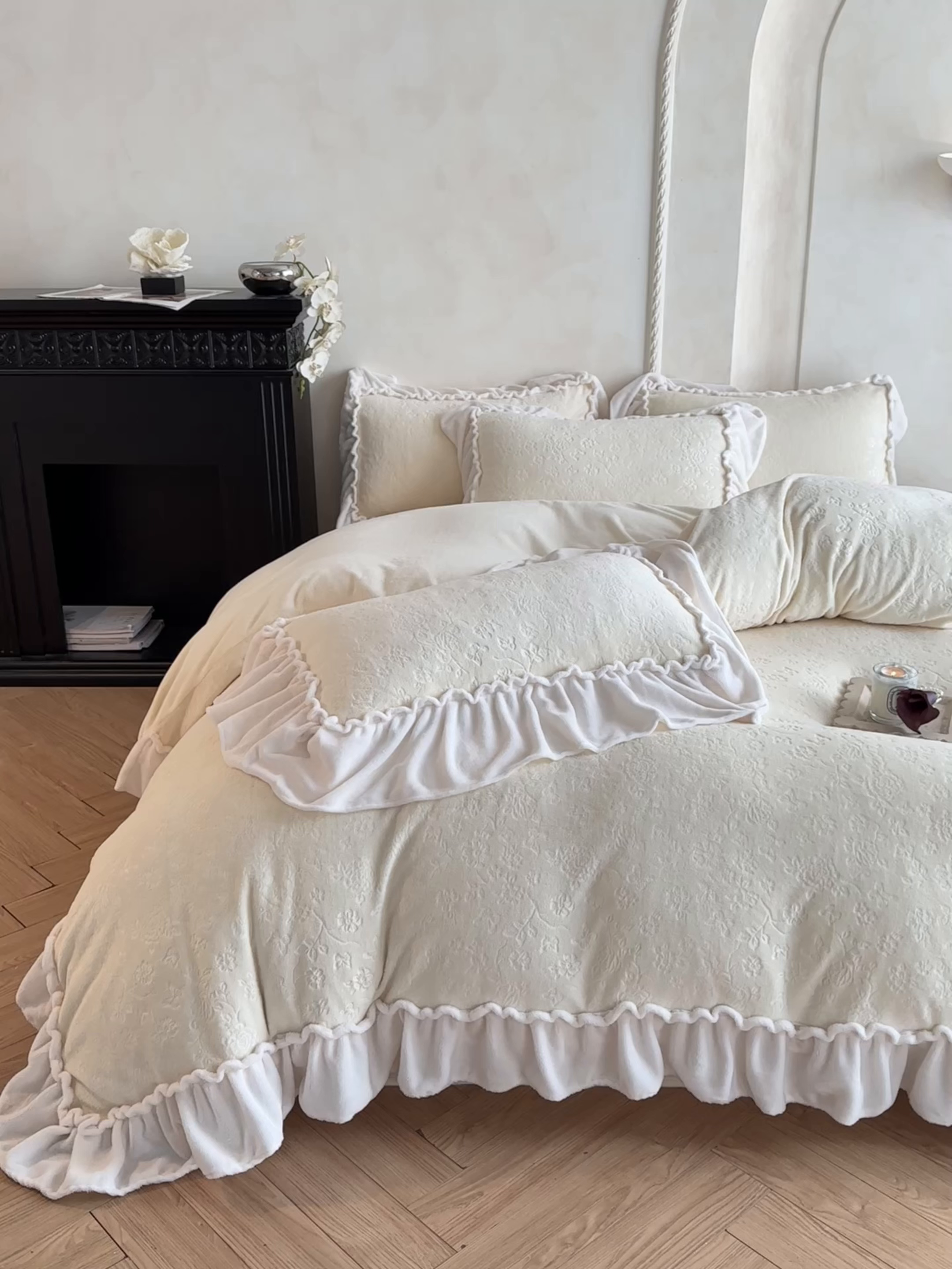 91家纺网 家纺一手货源 找家纺 逸尚阁 2025新款高克重雕花牛奶绒四件套-雅诺 雅诺·闪闪黄