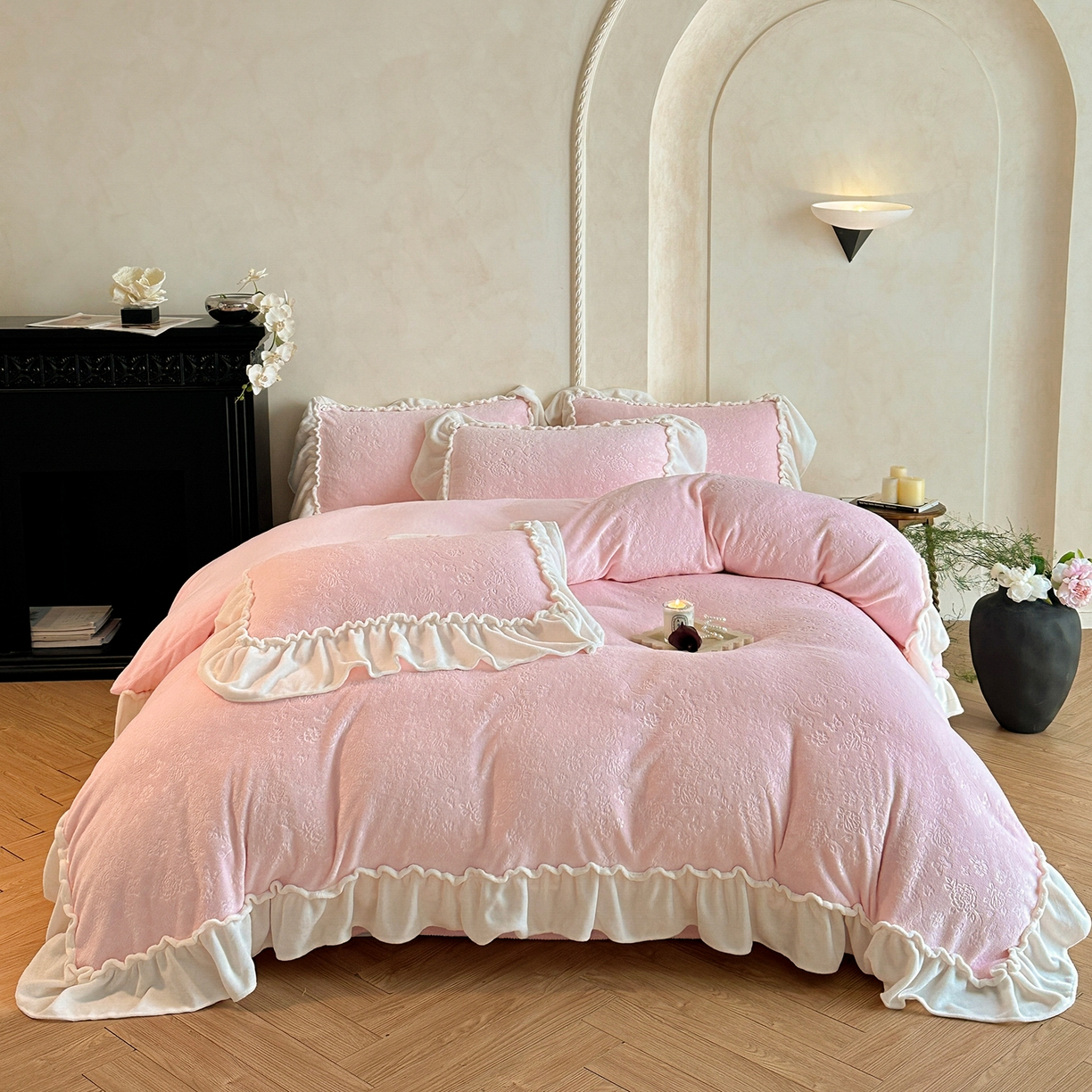 91家纺网 家纺一手货源 找家纺 逸尚阁 2025新款高克重雕花牛奶绒四件套-雅诺 雅诺·香气粉