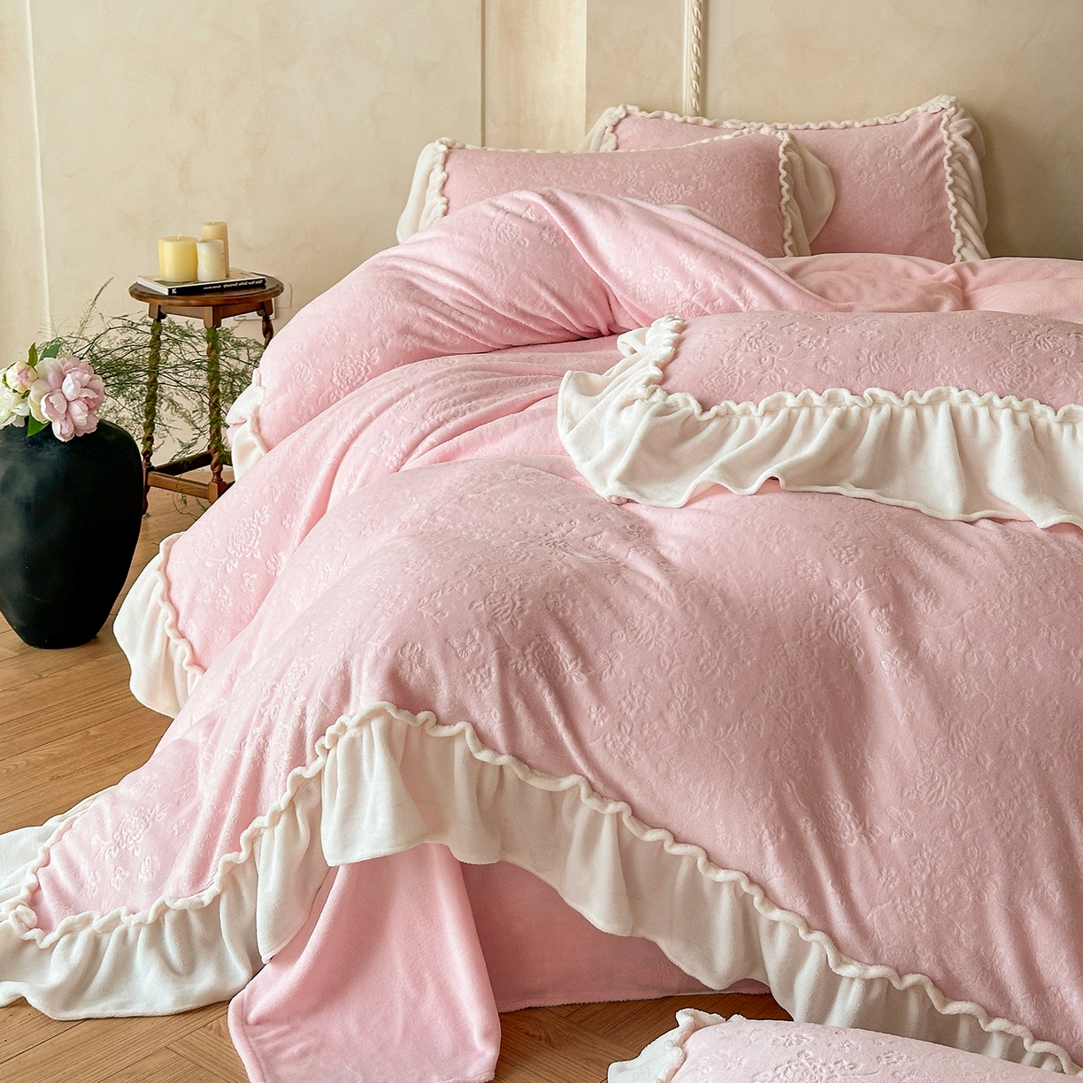 91家纺网 家纺一手货源 找家纺 逸尚阁 2025新款高克重雕花牛奶绒四件套-雅诺 雅诺·香气粉