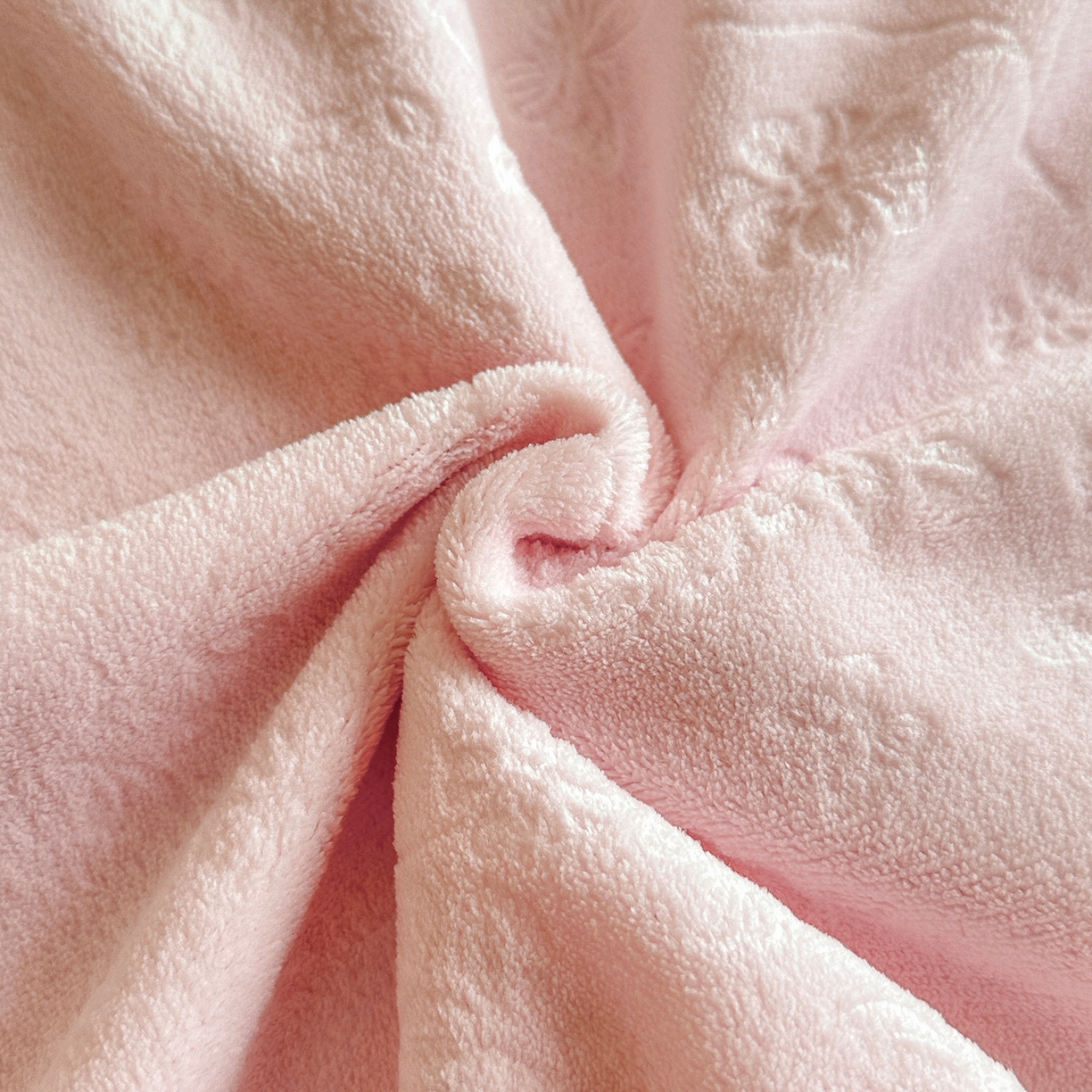 91家纺网 家纺一手货源 找家纺 逸尚阁 2025新款高克重雕花牛奶绒四件套-雅诺 雅诺·香气粉