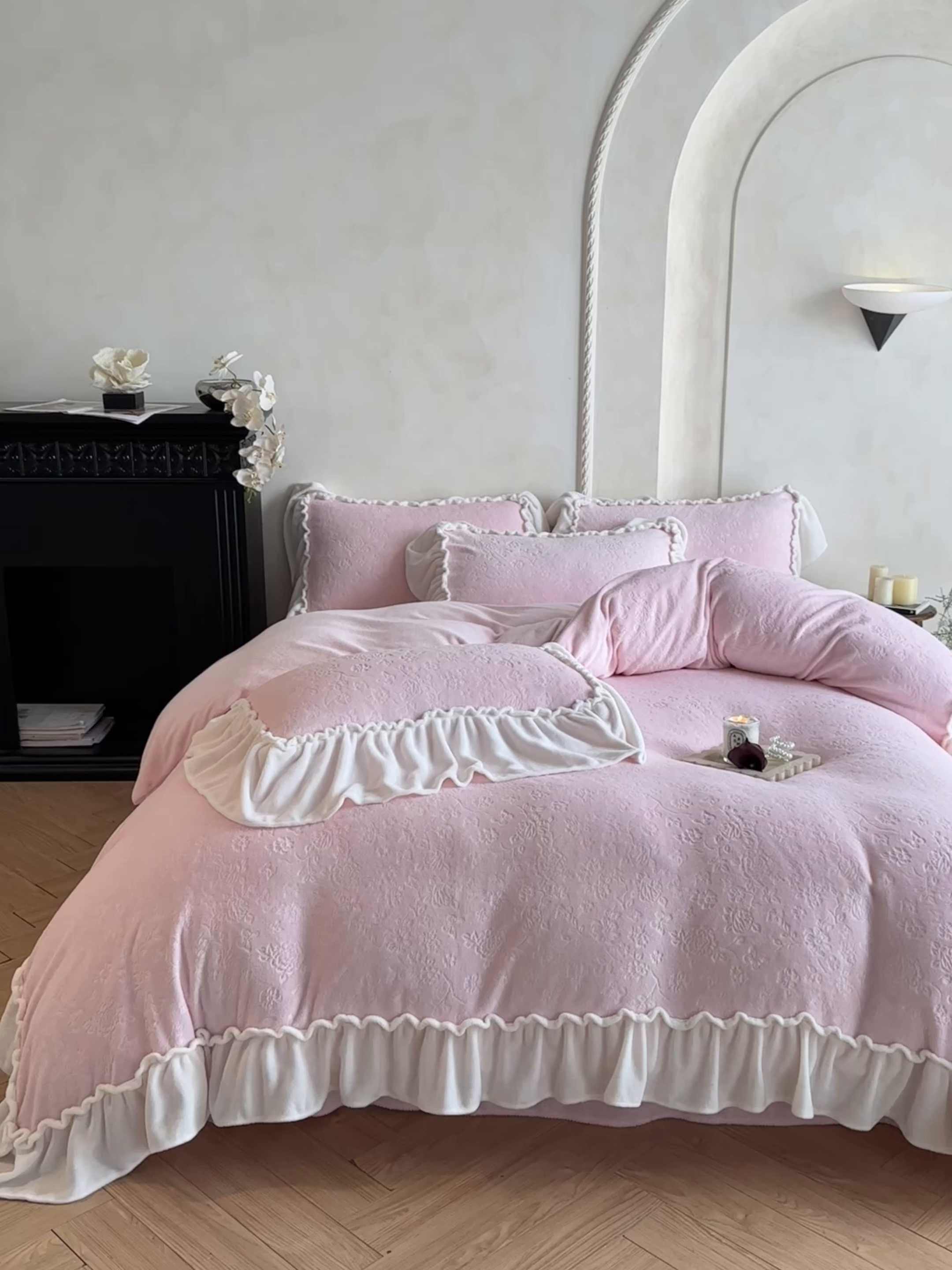 91家纺网 家纺一手货源 找家纺 逸尚阁 2025新款高克重雕花牛奶绒四件套-雅诺 雅诺·香气粉