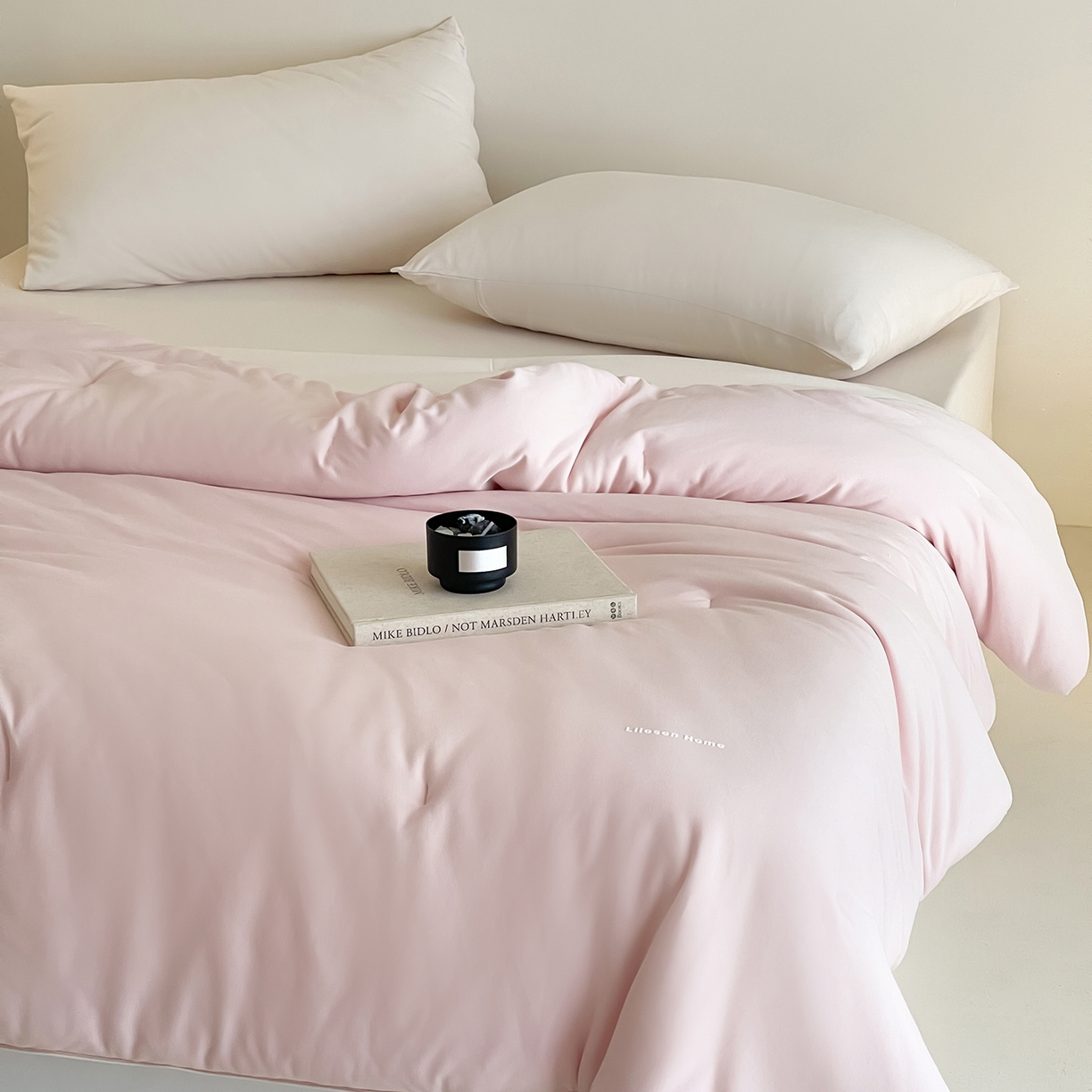 91家纺网 家纺一手货源 找家纺 丽笙被芯 2025新款阿瓦提针织棉可水洗恒温四季被懒人被被子被芯 落霞粉