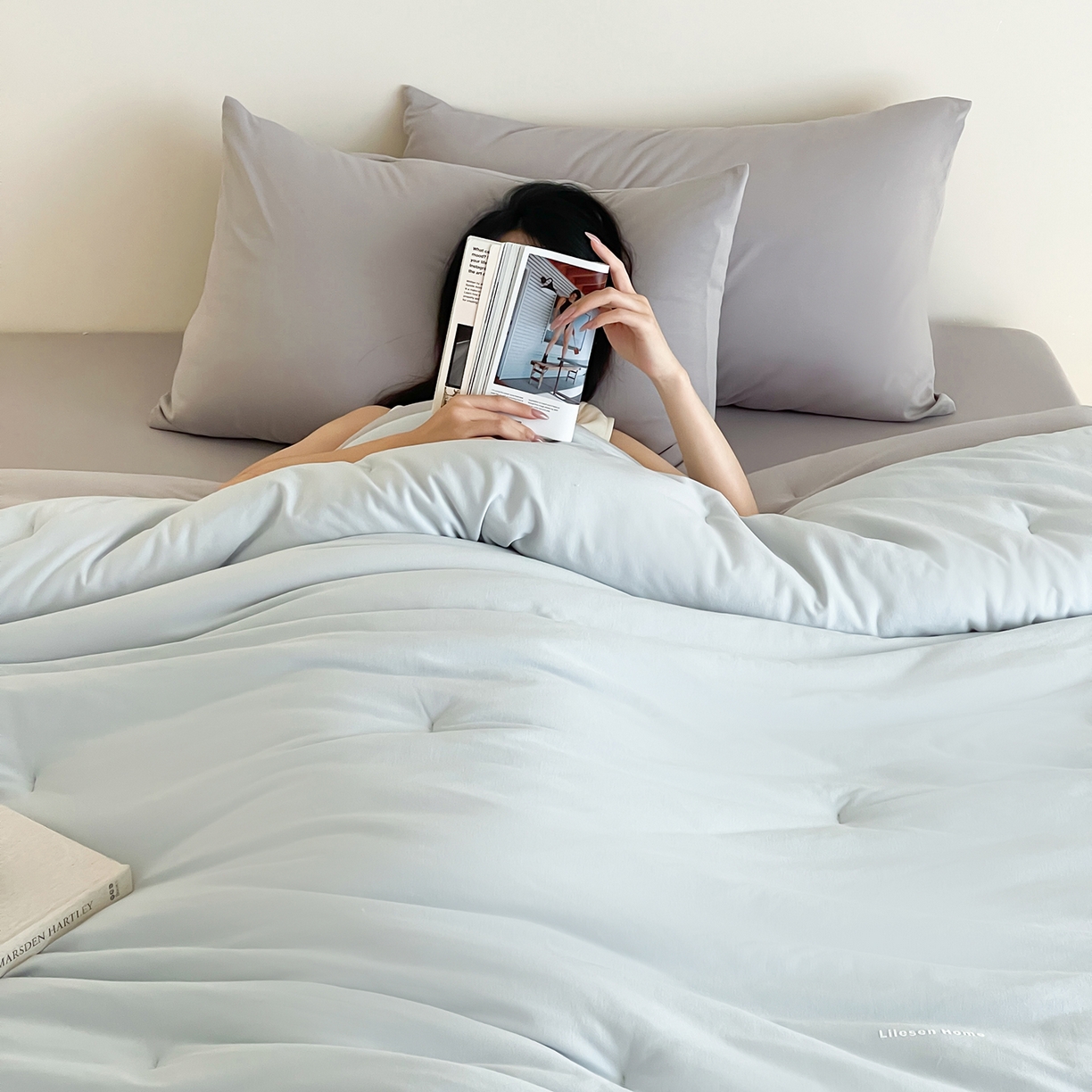 91家纺网 家纺一手货源 找家纺 丽笙被芯 2025新款阿瓦提针织棉可水洗恒温四季被懒人被被子被芯 复古蓝