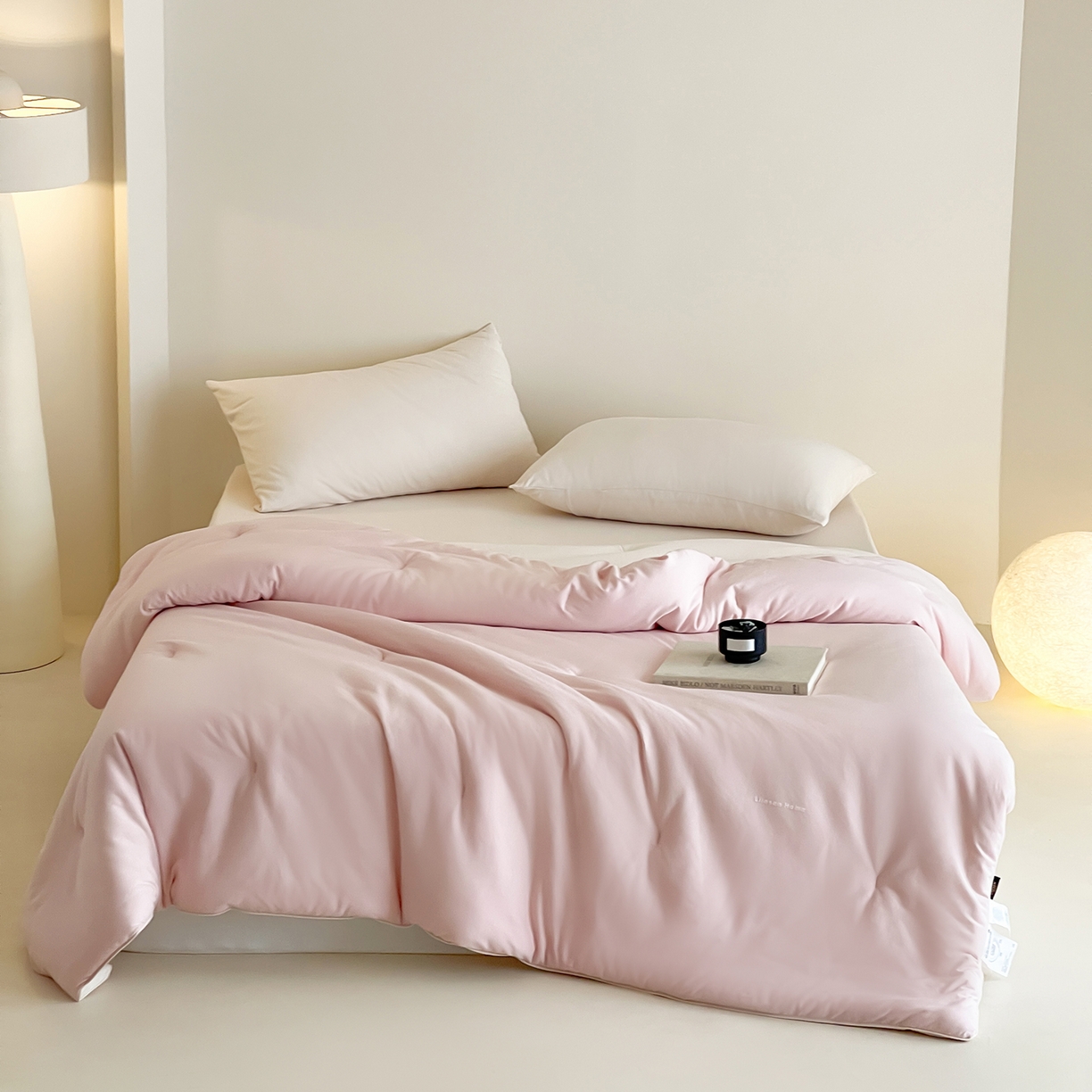 91家纺网 家纺一手货源 找家纺 丽笙被芯 2025新款阿瓦提针织棉可水洗恒温四季被懒人被被子被芯 落霞粉