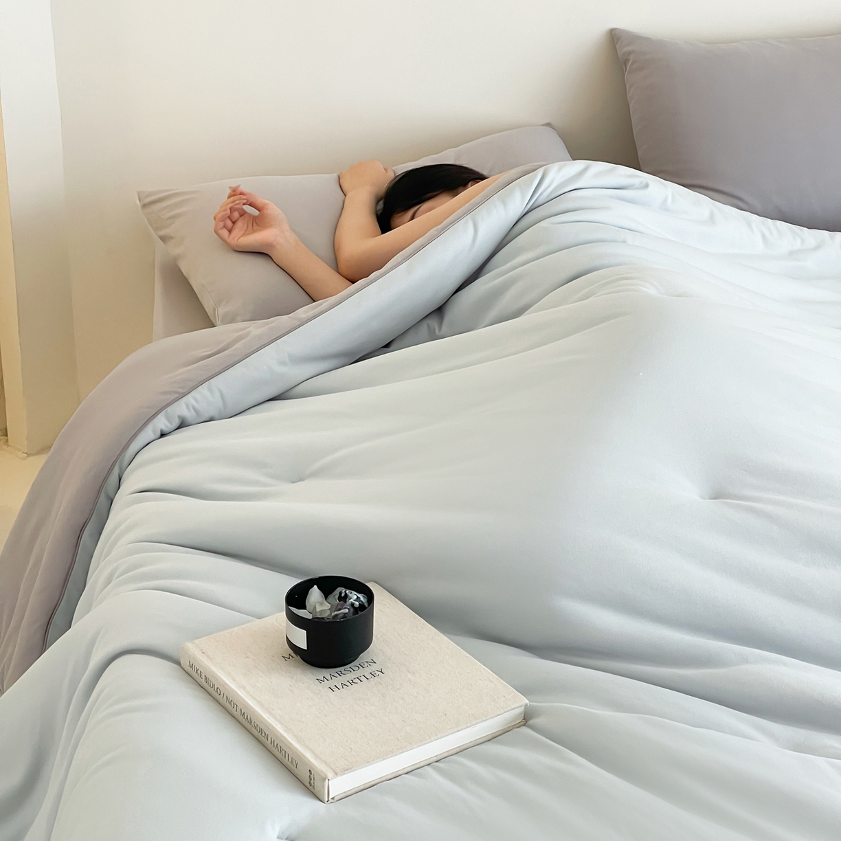 91家纺网 家纺一手货源 找家纺 丽笙被芯 2025新款阿瓦提针织棉可水洗恒温四季被懒人被被子被芯 复古蓝