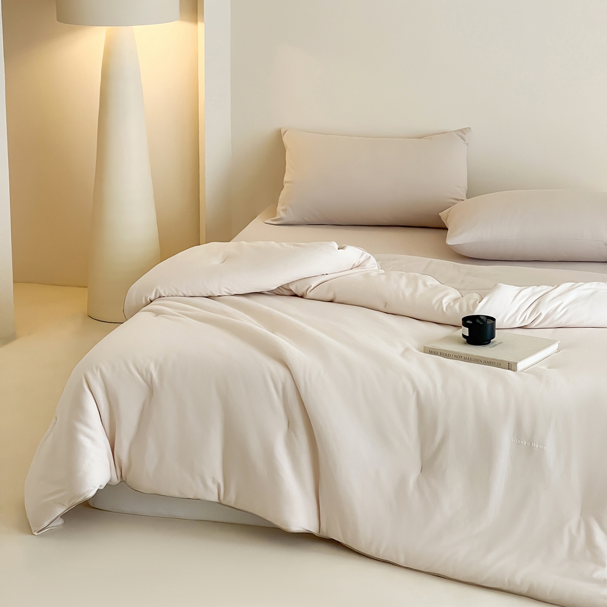 91家纺网 家纺一手货源 找家纺 丽笙被芯 2025新款阿瓦提针织棉可水洗恒温四季被懒人被被子被芯 透明黄