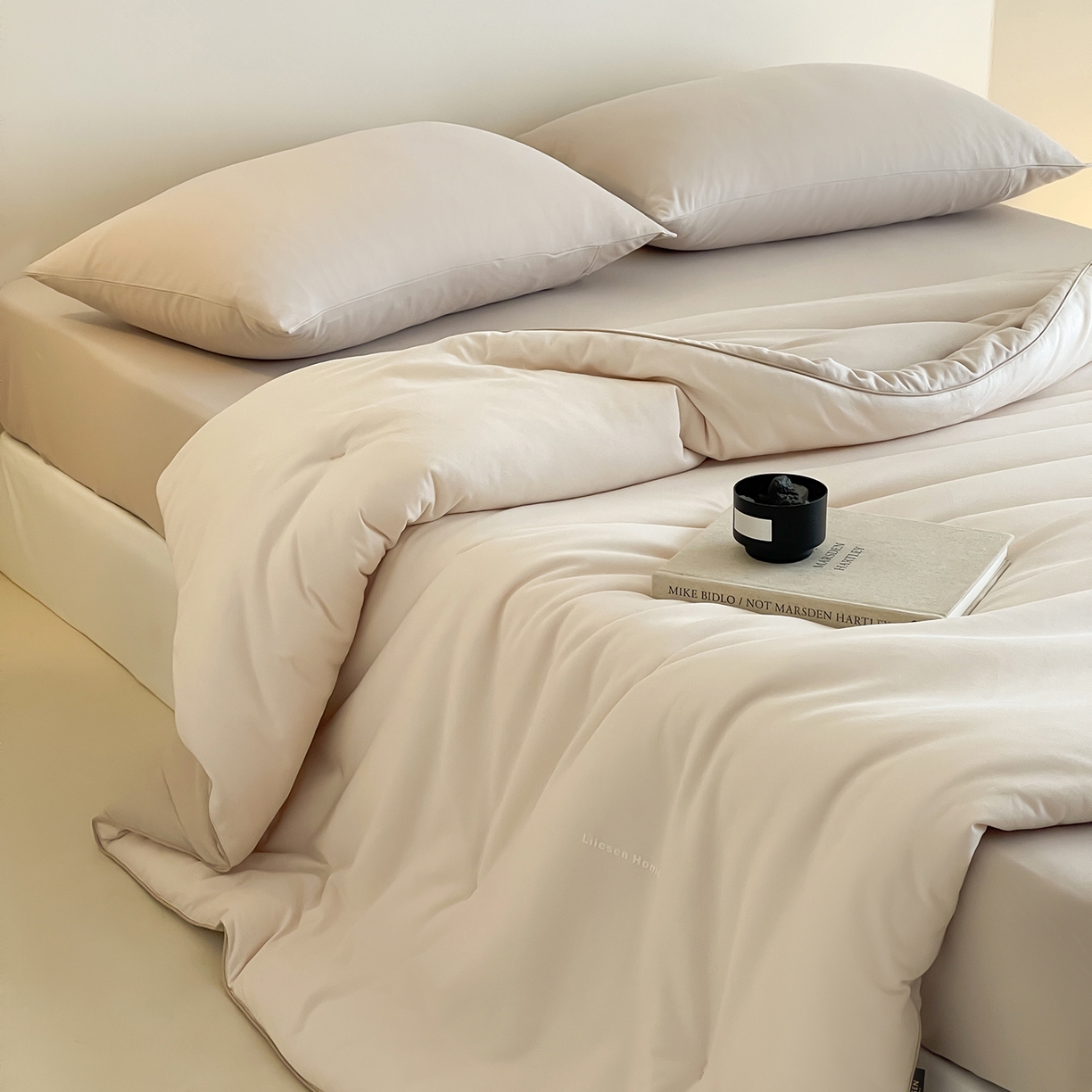 91家纺网 家纺一手货源 找家纺 丽笙被芯 2025新款阿瓦提针织棉可水洗恒温四季被懒人被被子被芯 透明黄