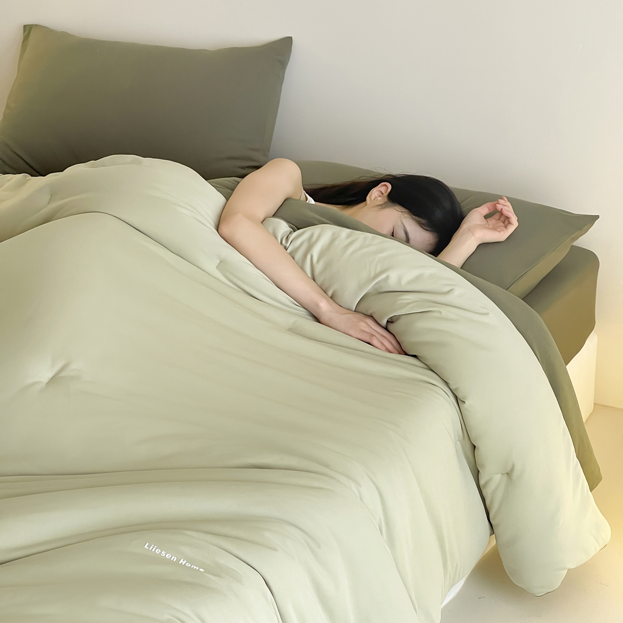 91家纺网 家纺一手货源 找家纺 丽笙被芯 2025新款阿瓦提针织棉可水洗恒温四季被懒人被被子被芯 春水绿