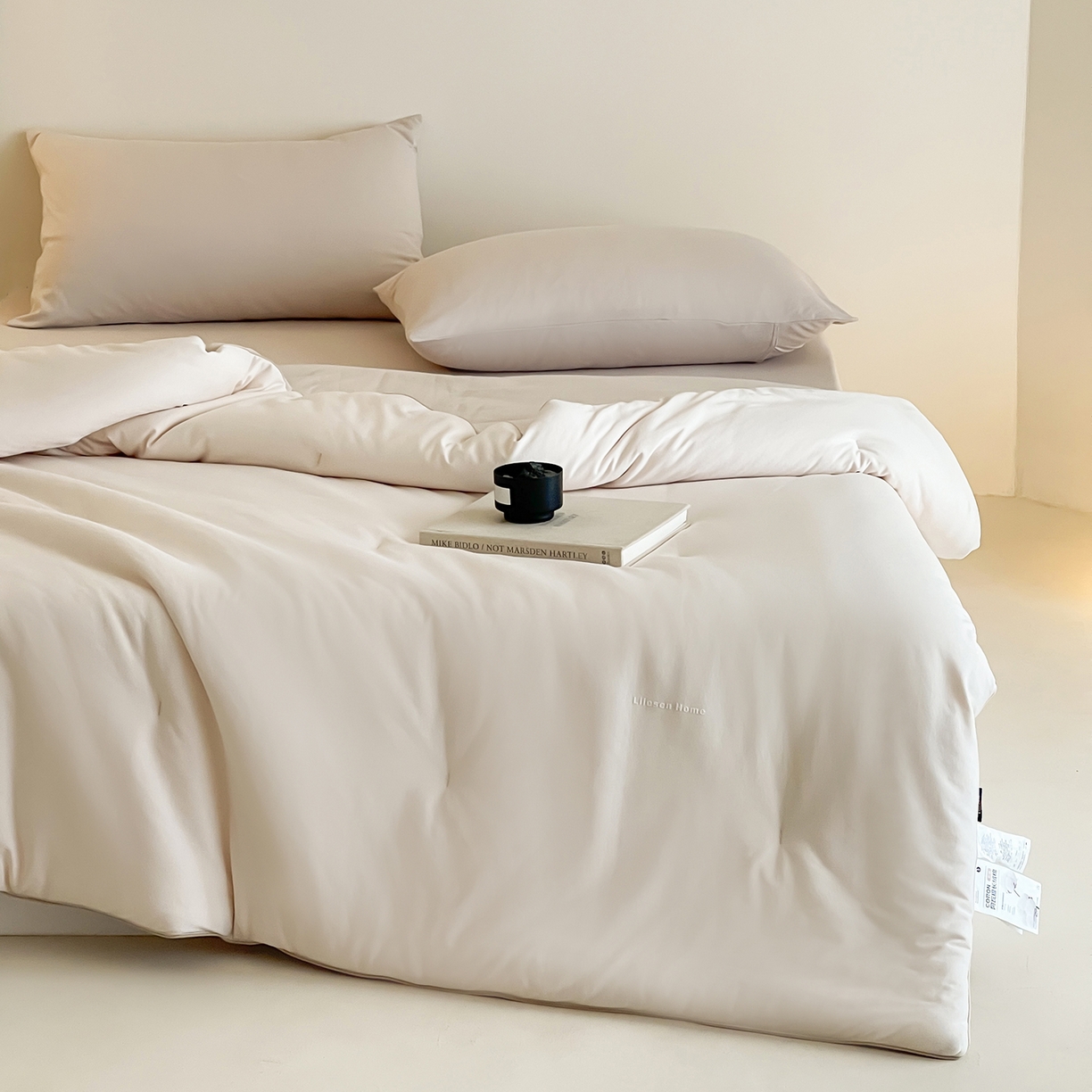 91家纺网 家纺一手货源 找家纺 丽笙被芯 2025新款阿瓦提针织棉可水洗恒温四季被懒人被被子被芯 透明黄