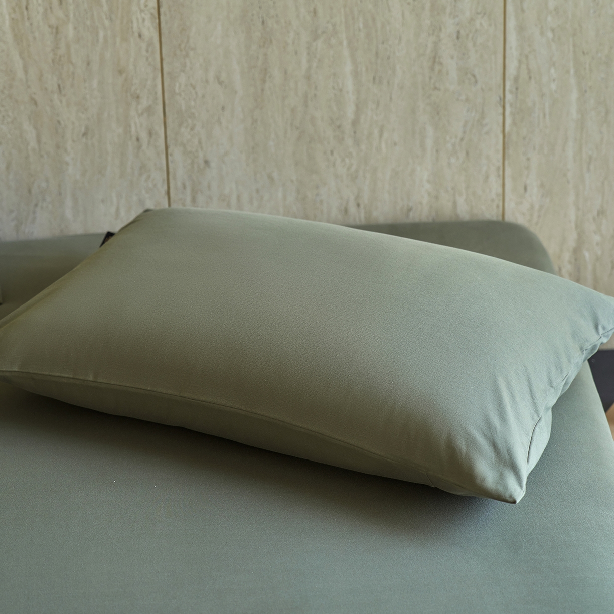 91家纺网 家纺一手货源 找家纺 丽笙被芯 2025新款亲肤舒适阿瓦提针织全棉纯棉枕套单品枕套单件枕套 橄榄绿