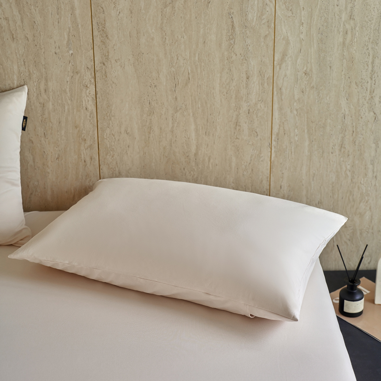 91家纺网 家纺一手货源 找家纺 丽笙被芯 2025新款亲肤舒适阿瓦提针织全棉纯棉枕套单品枕套单件枕套 透明黄