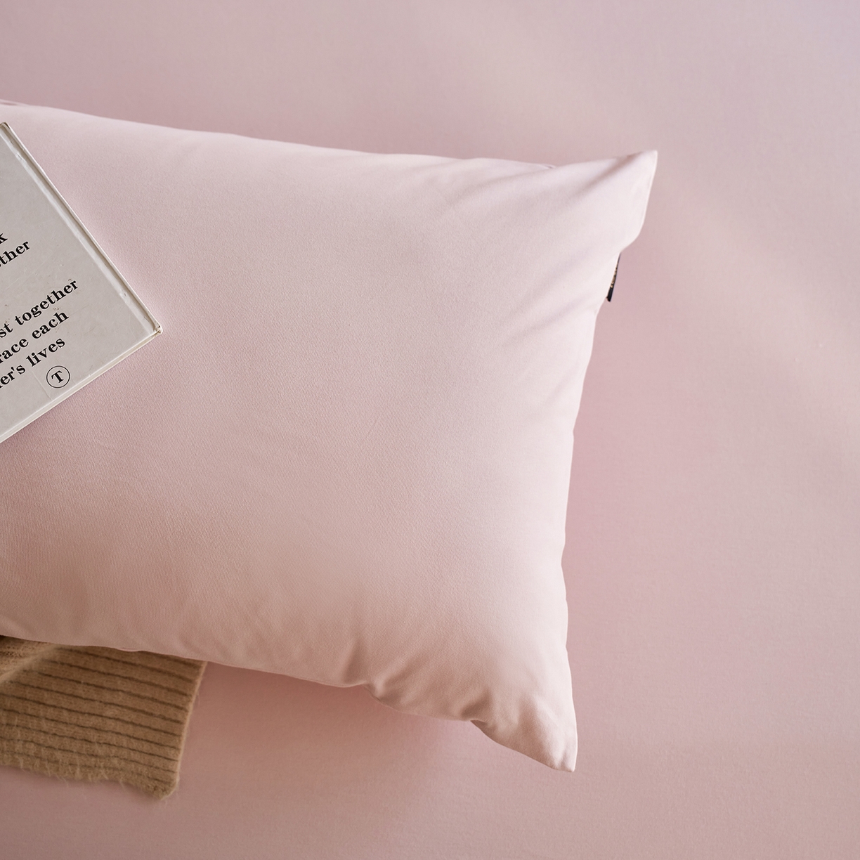 91家纺网 家纺一手货源 找家纺 丽笙被芯 2025新款亲肤舒适阿瓦提针织全棉纯棉枕套单品枕套单件枕套 落霞粉