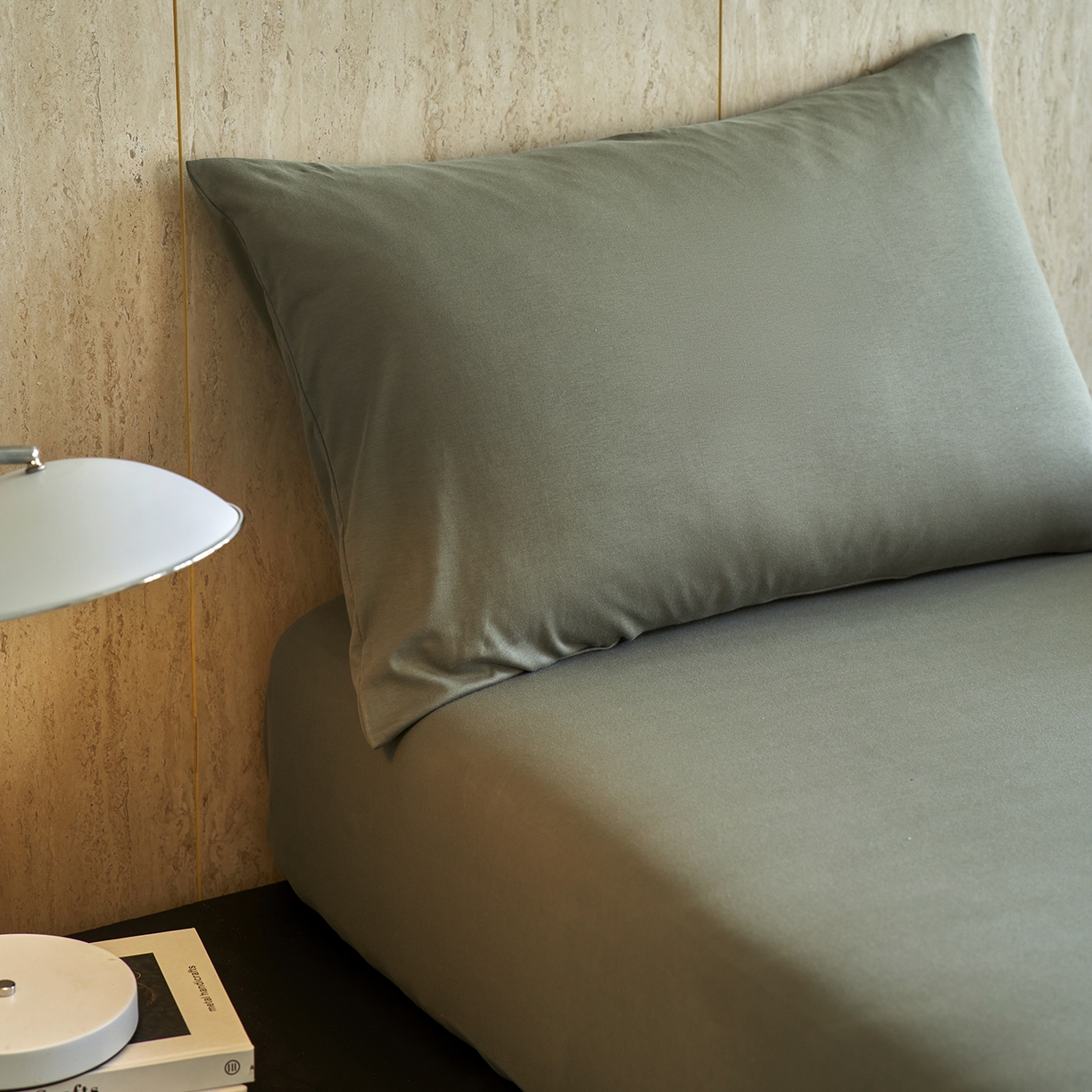 91家纺网 家纺一手货源 找家纺 丽笙被芯 2025新款亲肤舒适阿瓦提针织全棉纯棉枕套单品枕套单件枕套 橄榄绿