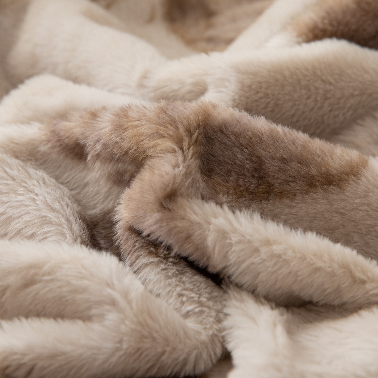 91家纺网 家纺一手货源 找家纺 （总）女子家纺 2025新款印花兔兔绒+纯色牛奶绒双拼四件套