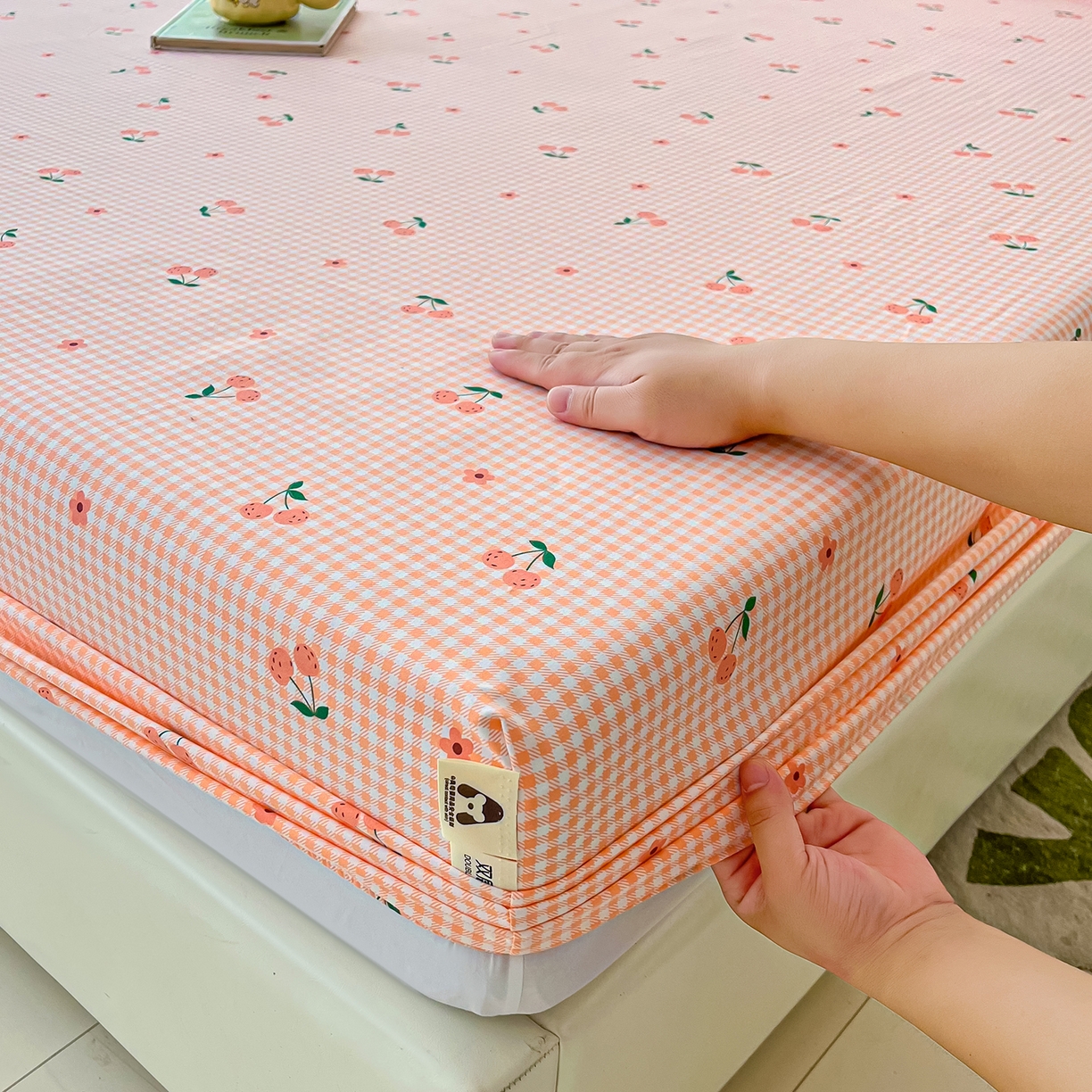 91家纺网 家纺一手货源 找家纺 首爱家纺 2025新款木棉双层纱印花床笠 小樱桃