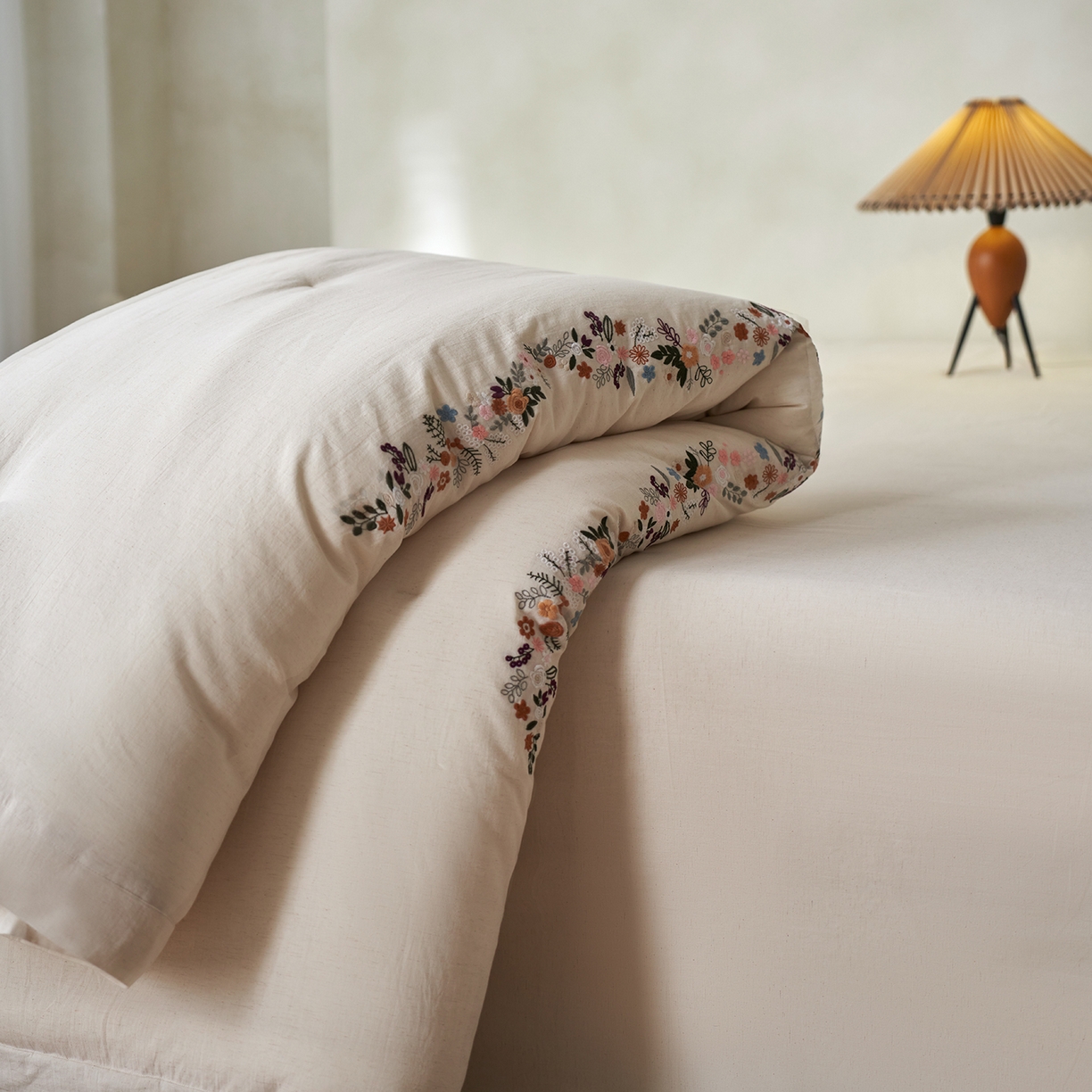 91家纺网 家纺一手货源 找家纺 （总）丽笙被芯 2025新款棉麻刺绣款可水洗懒人被被子被芯-露米娜