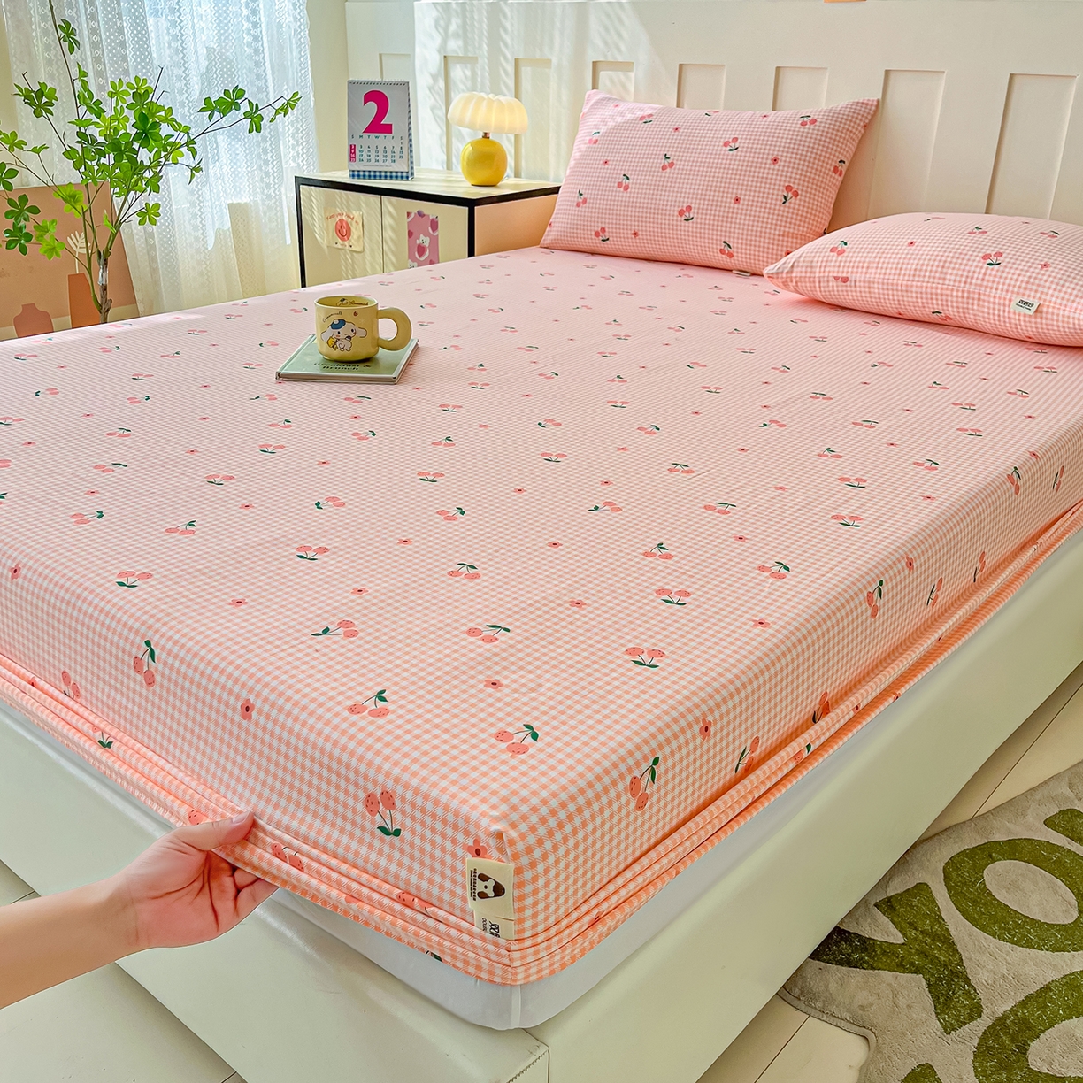 91家纺网 家纺一手货源 找家纺 棉乐町家居 2025新款木棉双层纱印花床笠 小樱桃