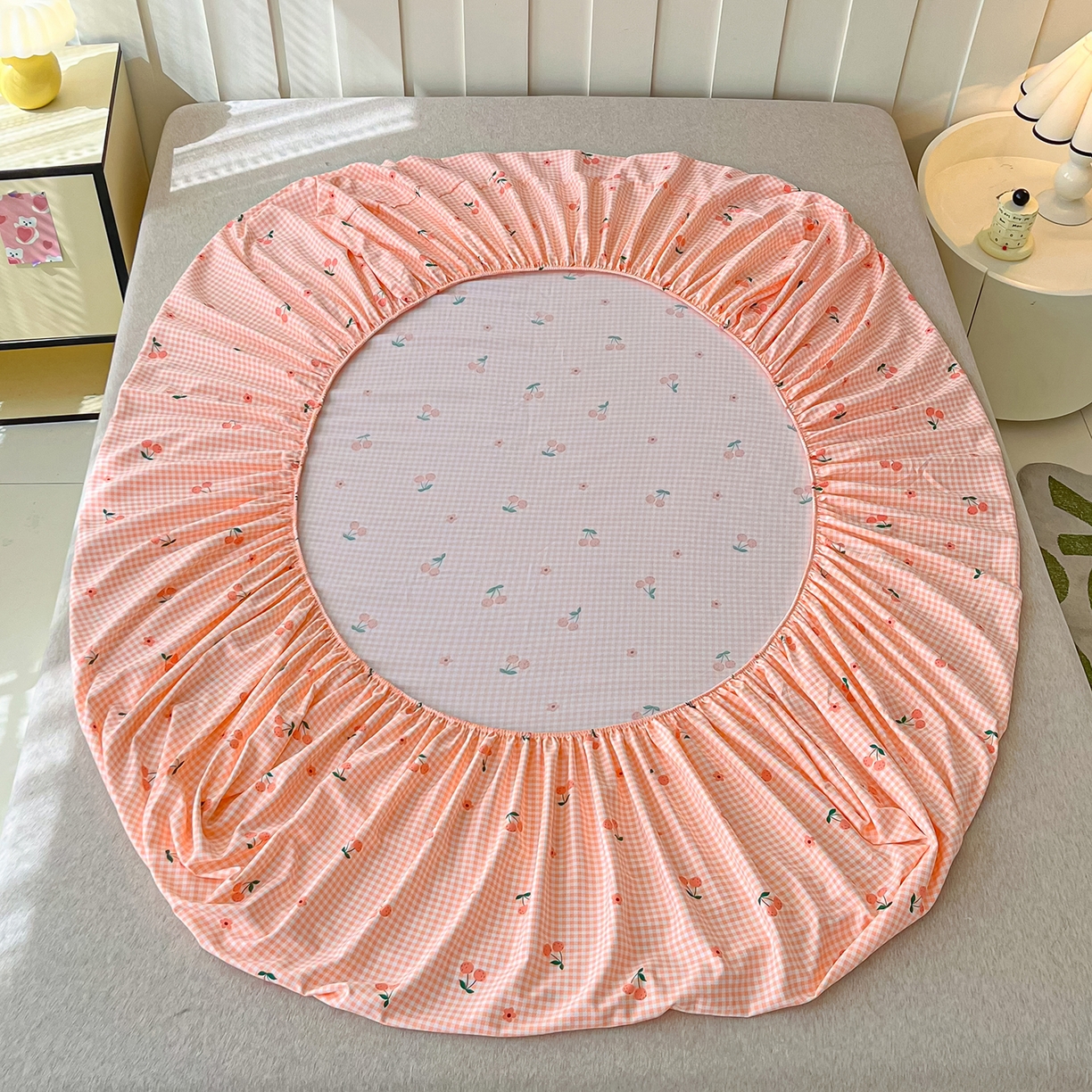 91家纺网 家纺一手货源 找家纺 棉乐町家居 2025新款木棉双层纱印花床笠 小樱桃