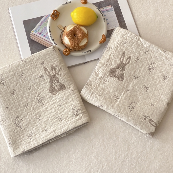 91家纺网 家纺一手货源 找家纺 麻依 2025新款安心棉纱布枕套全棉四层纱布枕套 花园小兔