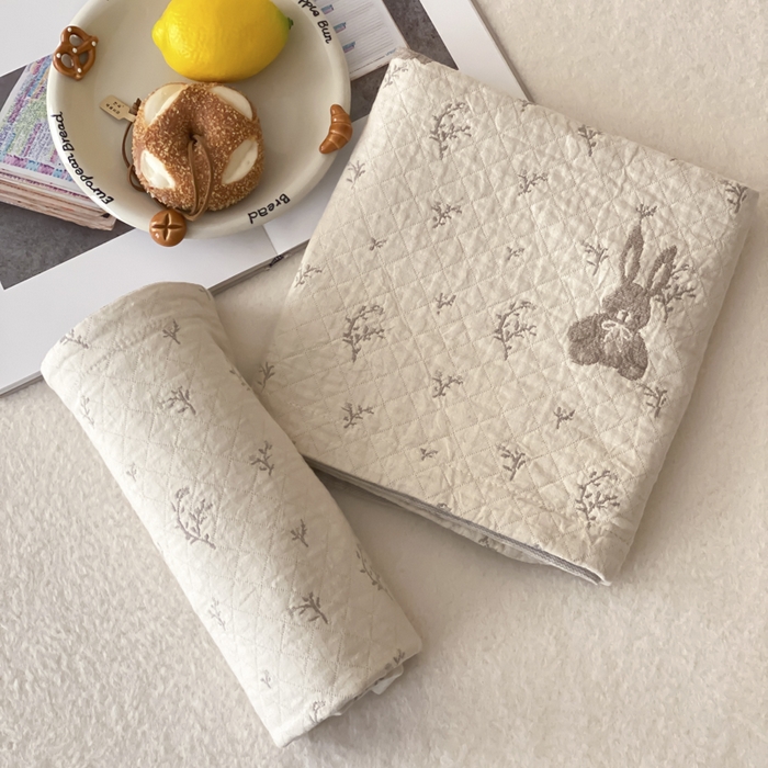 91家纺网 家纺一手货源 找家纺 麻依 2025新款安心棉纱布枕套全棉四层纱布枕套 花园小兔