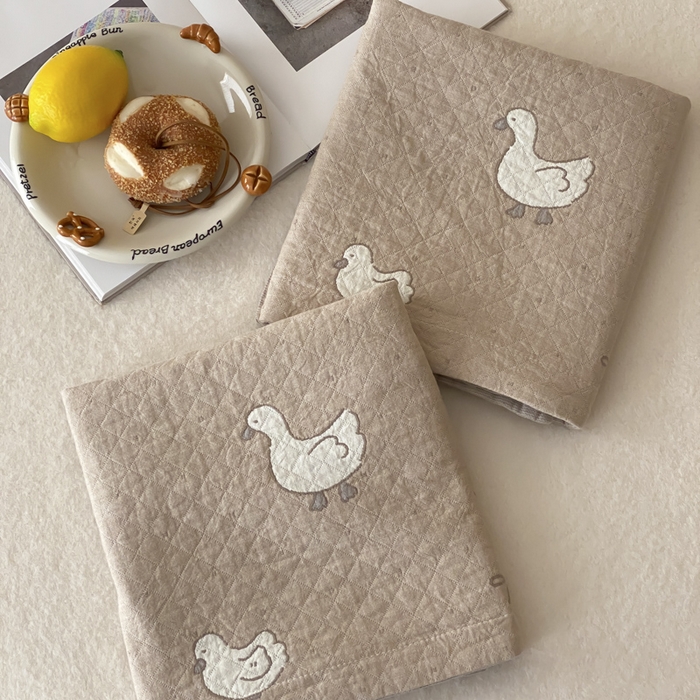 91家纺网 家纺一手货源 找家纺 麻依 2025新款安心棉纱布枕套全棉四层纱布枕套 可爱鸭鸭