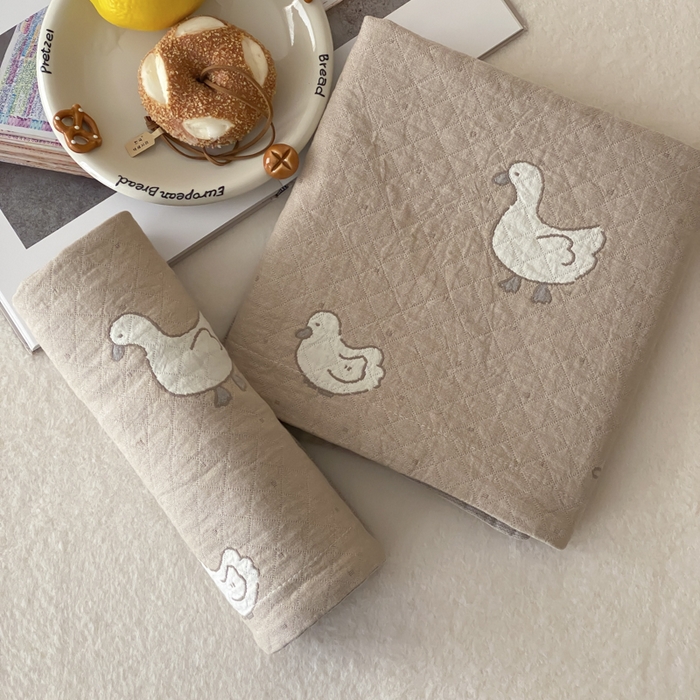 91家纺网 家纺一手货源 找家纺 麻依 2025新款安心棉纱布枕套全棉四层纱布枕套 可爱鸭鸭