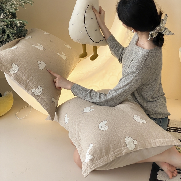 91家纺网 家纺一手货源 找家纺 麻依 2025新款安心棉纱布枕套全棉四层纱布枕套 可爱鸭鸭