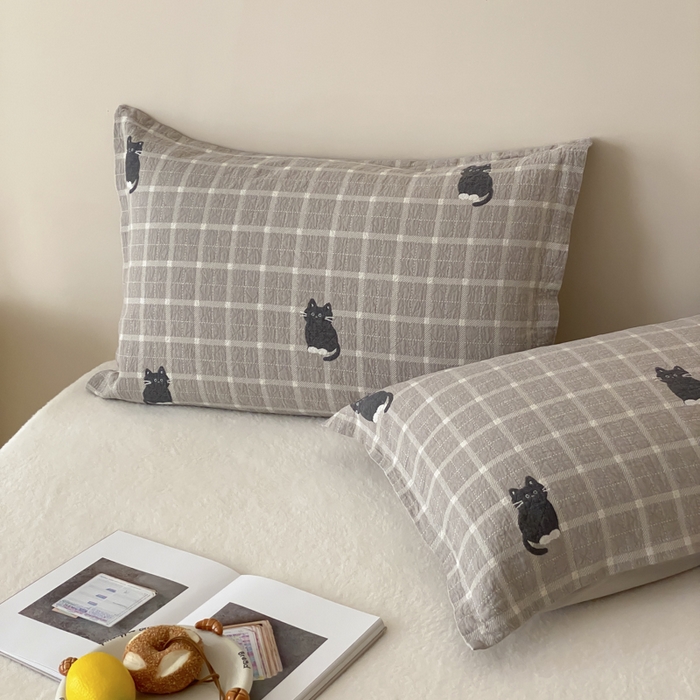 91家纺网 家纺一手货源 找家纺 麻依 2025新款安心棉纱布枕套全棉四层纱布枕套 可可猫咪-奶茶色