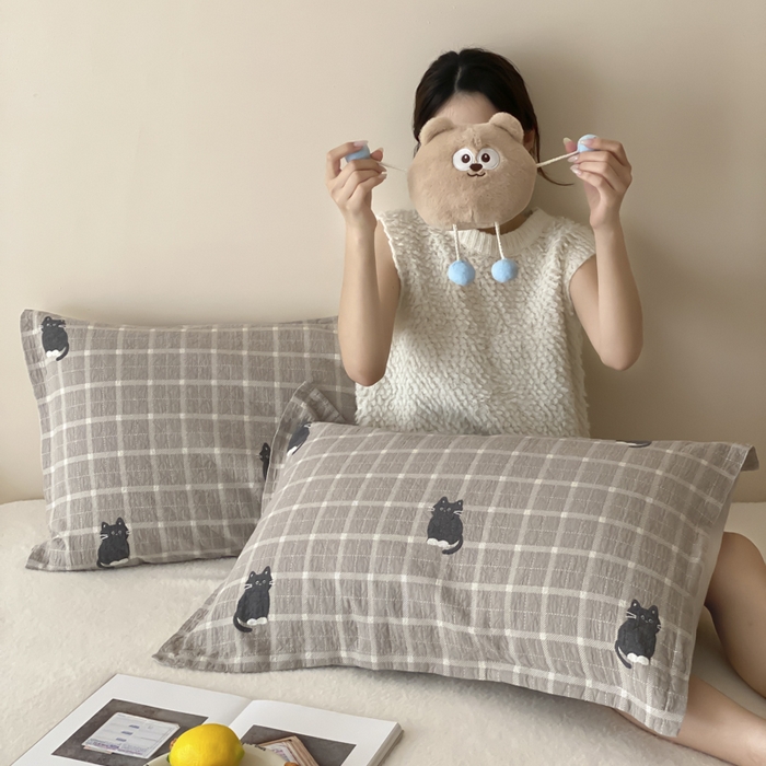 91家纺网 家纺一手货源 找家纺 麻依 2025新款安心棉纱布枕套全棉四层纱布枕套 可可猫咪-奶茶色