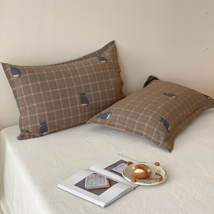 91家纺网 家纺一手货源 找家纺 麻依 2025新款安心棉纱布枕套全棉四层纱布枕套 可可猫咪-深咖