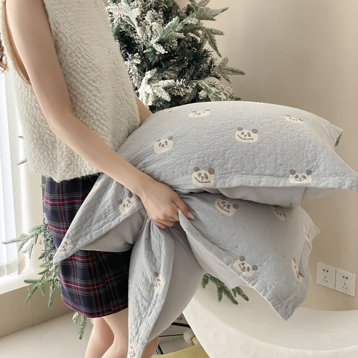 91家纺网 家纺一手货源 找家纺 麻依 2025新款安心棉纱布枕套全棉四层纱布枕套 蓝色熊猫