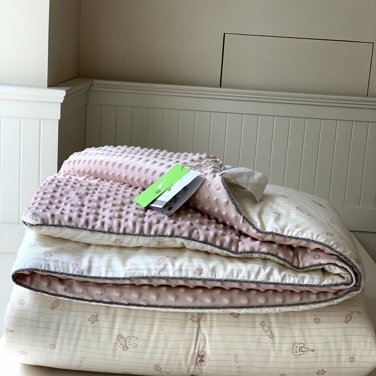 91家纺网 家纺一手货源 找家纺 汇庭 2025秋冬新款幸运豆单人春秋系列 小鱼儿粉