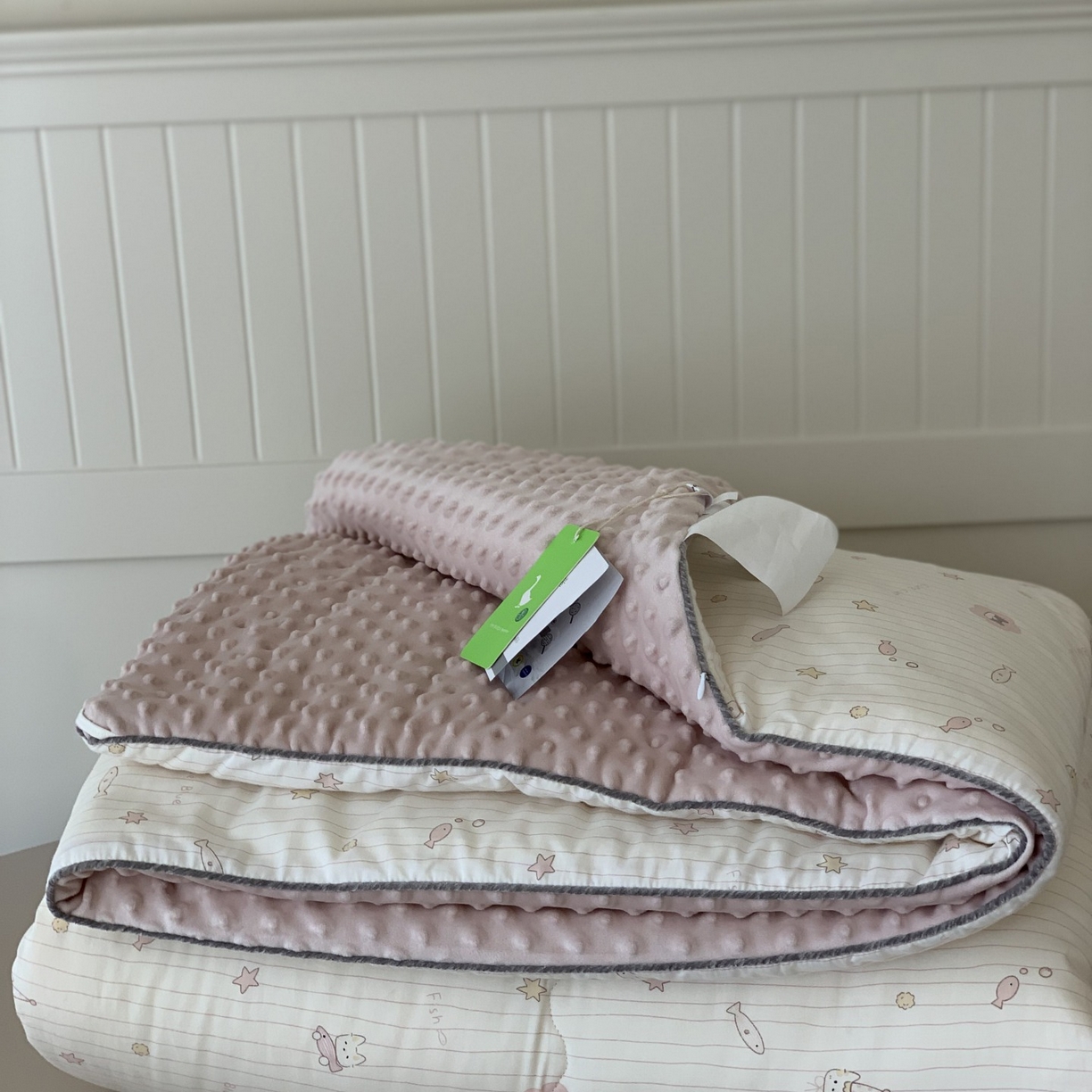 91家纺网 家纺一手货源 找家纺 汇庭 2025秋冬新款幸运豆单人春秋系列 小鱼儿粉