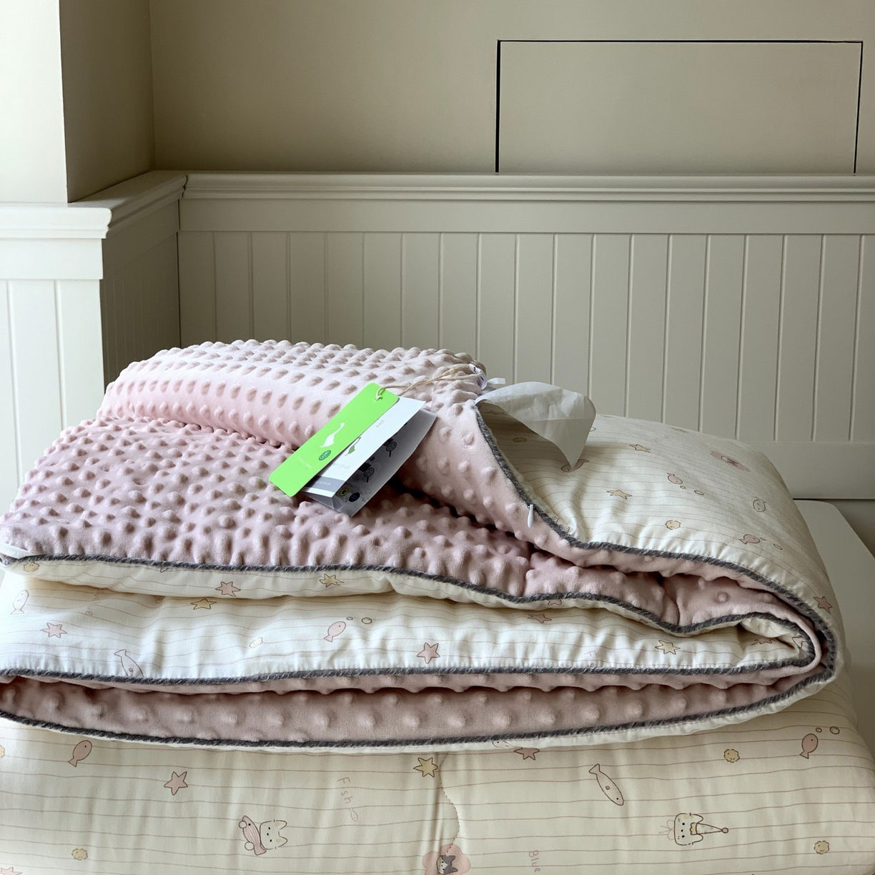 91家纺网 家纺一手货源 找家纺 汇庭 2025秋冬新款幸运豆单人春秋系列 小鱼儿粉