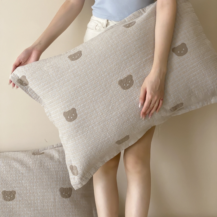 91家纺网 家纺一手货源 找家纺 麻依 2025新款安心棉纱布枕套全棉四层纱布枕套 小熊格格