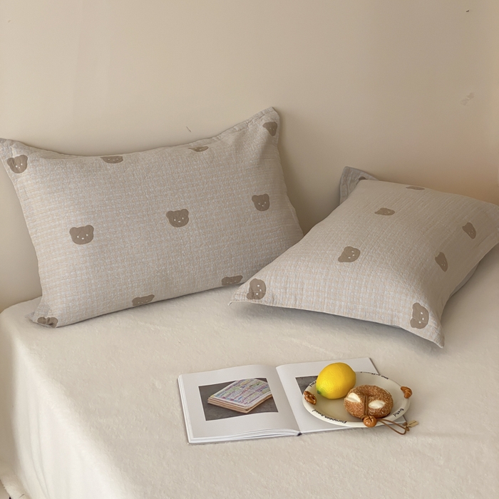 91家纺网 家纺一手货源 找家纺 麻依 2025新款安心棉纱布枕套全棉四层纱布枕套 小熊格格