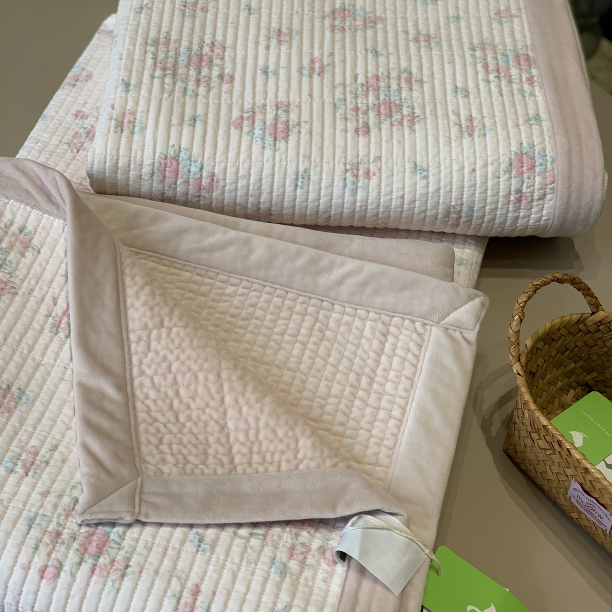 91家纺网 家纺一手货源 找家纺 汇庭 2025秋冬新款纱布绒单品床盖系列 薇薇粉