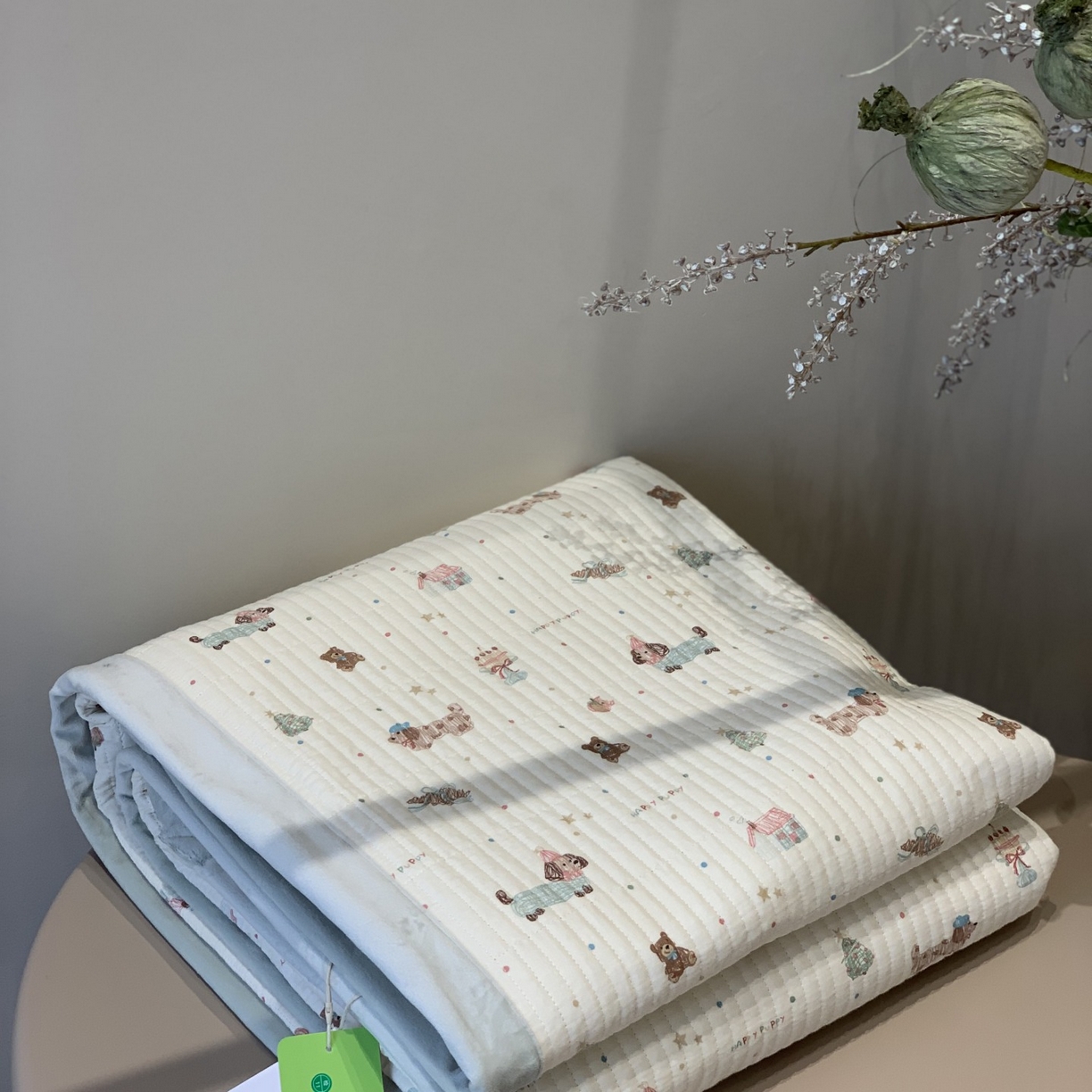 91家纺网 家纺一手货源 找家纺 汇庭 2025秋冬新款纱布绒单品床盖系列 麦当狗