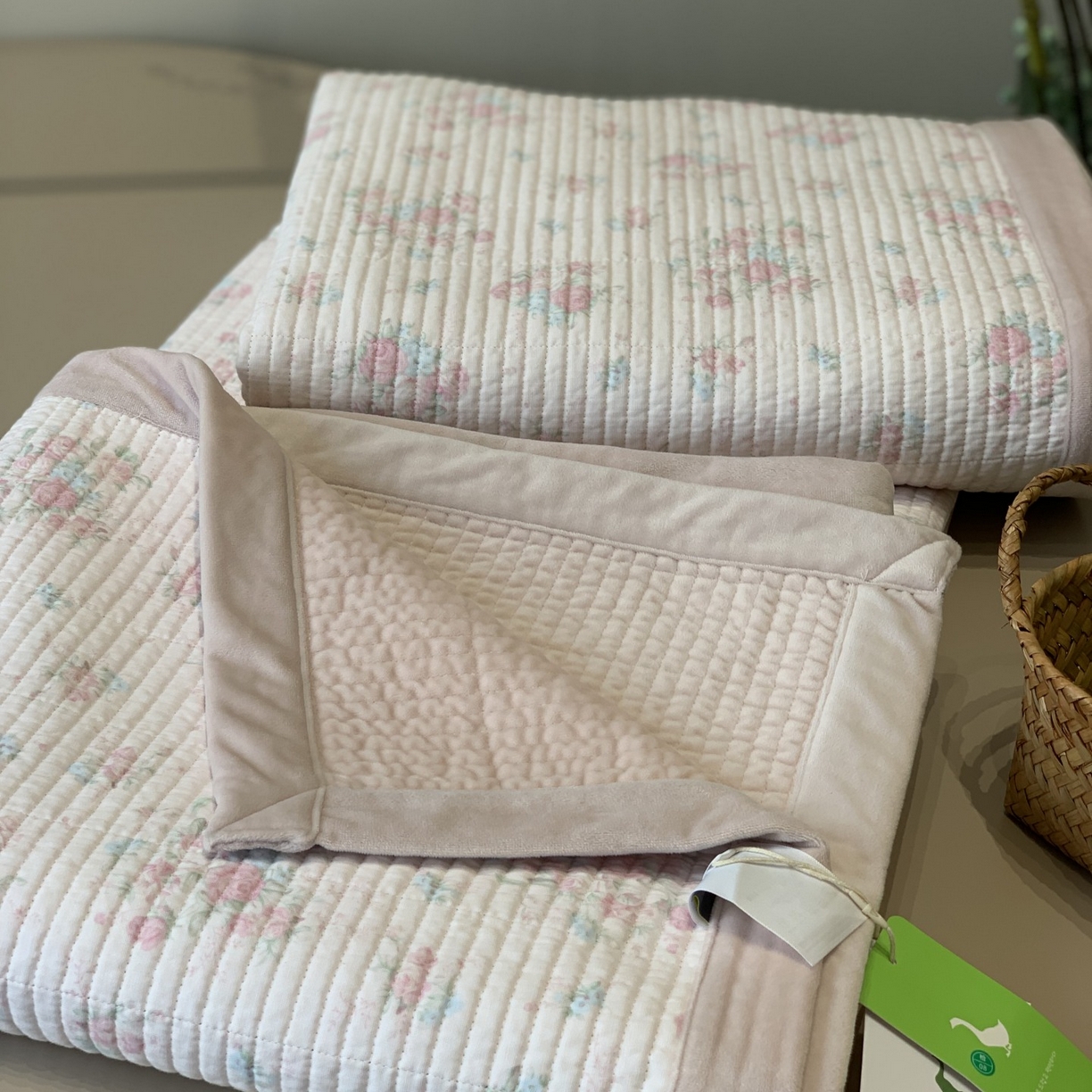 91家纺网 家纺一手货源 找家纺 汇庭 2025秋冬新款纱布绒单品床盖系列 薇薇粉