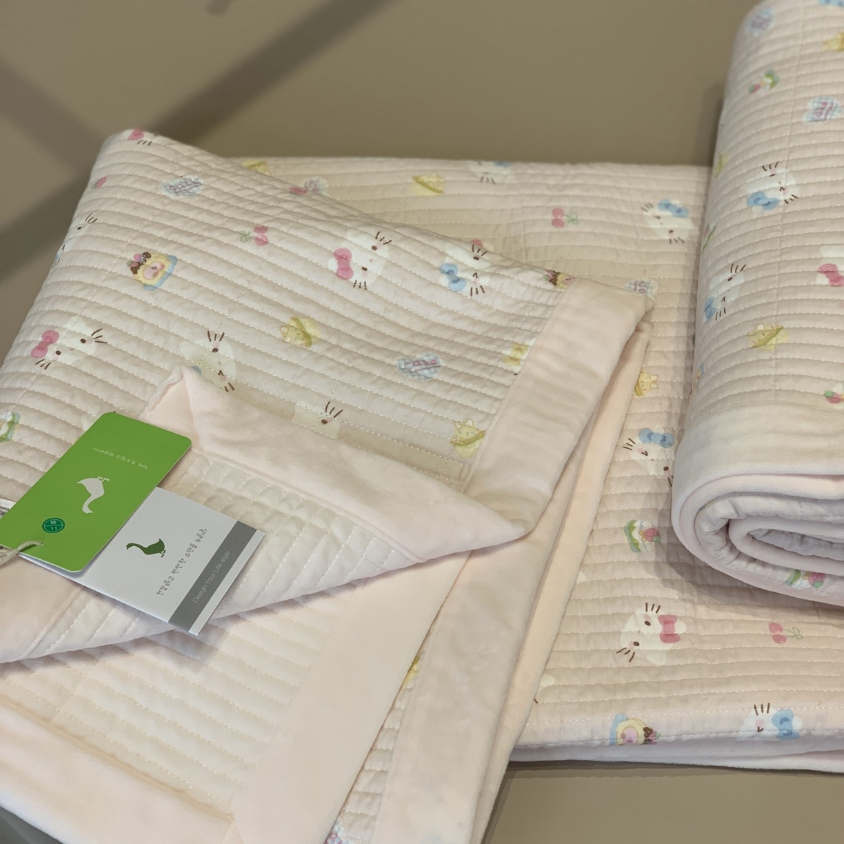 91家纺网 家纺一手货源 找家纺 汇庭 2025秋冬新款纱布绒单品床盖系列 猫猫成员