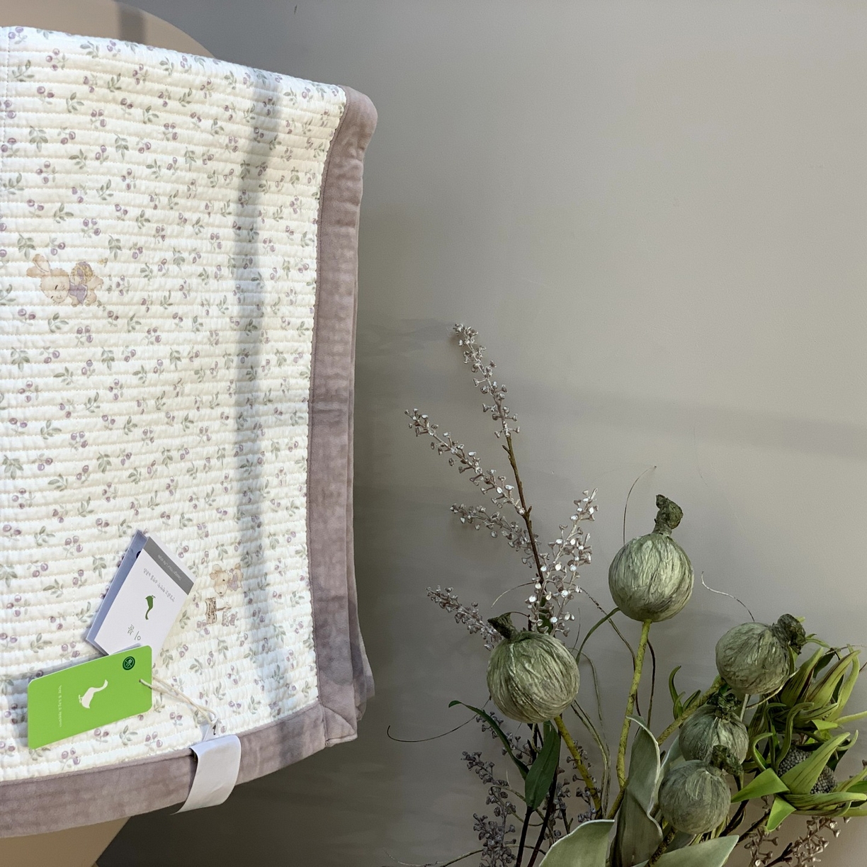 91家纺网 家纺一手货源 找家纺 汇庭 2025秋冬新款纱布绒单品床盖系列 紫西梅