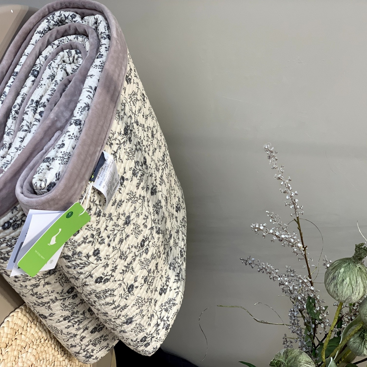 91家纺网 家纺一手货源 找家纺 汇庭 2025秋冬新款纱布绒单品床盖系列 紫珍妮