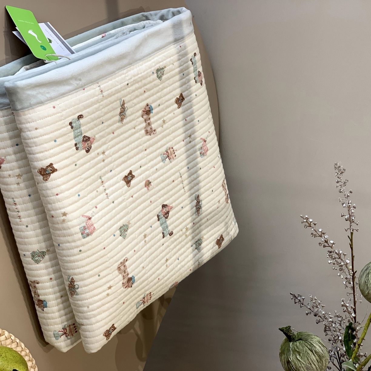 91家纺网 家纺一手货源 找家纺 汇庭 2025秋冬新款纱布绒单品床盖系列 麦当狗