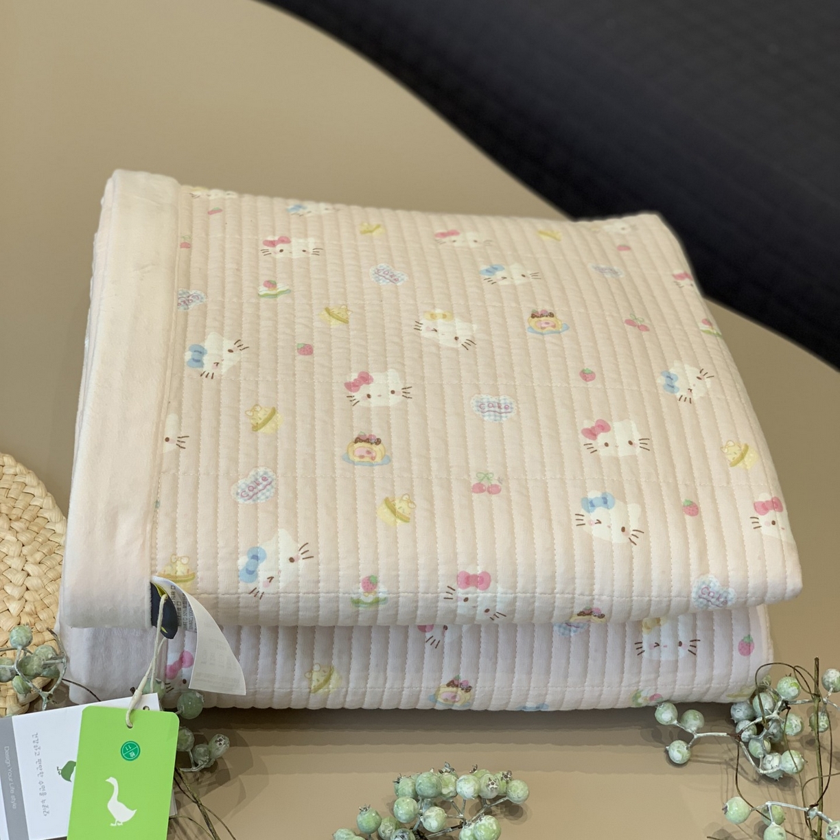 91家纺网 家纺一手货源 找家纺 汇庭 2025秋冬新款纱布绒单品床盖系列 猫猫成员