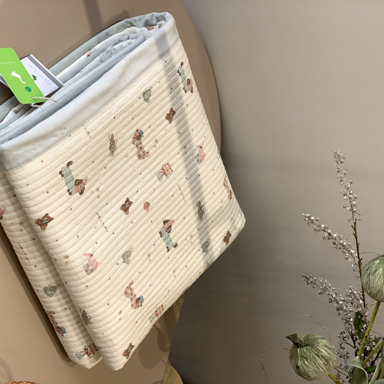 91家纺网 家纺一手货源 找家纺 汇庭 2025秋冬新款纱布绒单品床盖系列 麦当狗