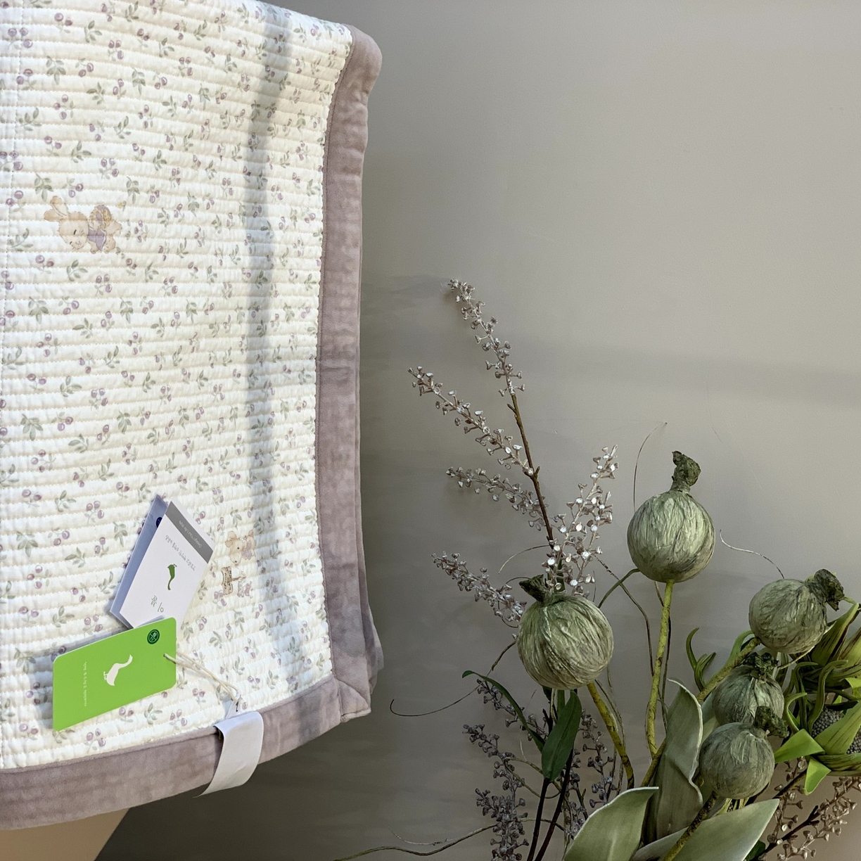 91家纺网 家纺一手货源 找家纺 汇庭 2025秋冬新款纱布绒单品床盖系列 紫西梅