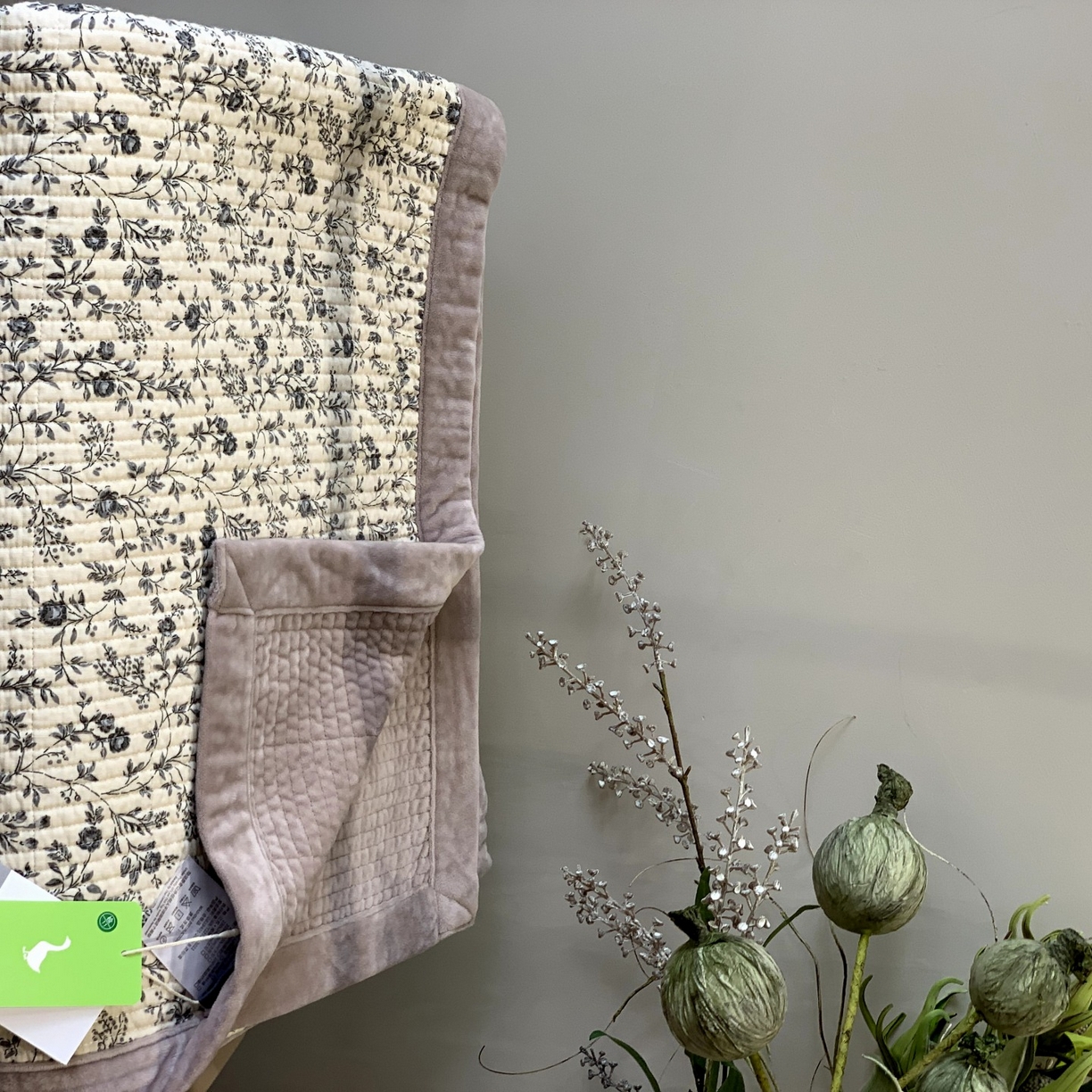 91家纺网 家纺一手货源 找家纺 汇庭 2025秋冬新款纱布绒单品床盖系列 紫珍妮