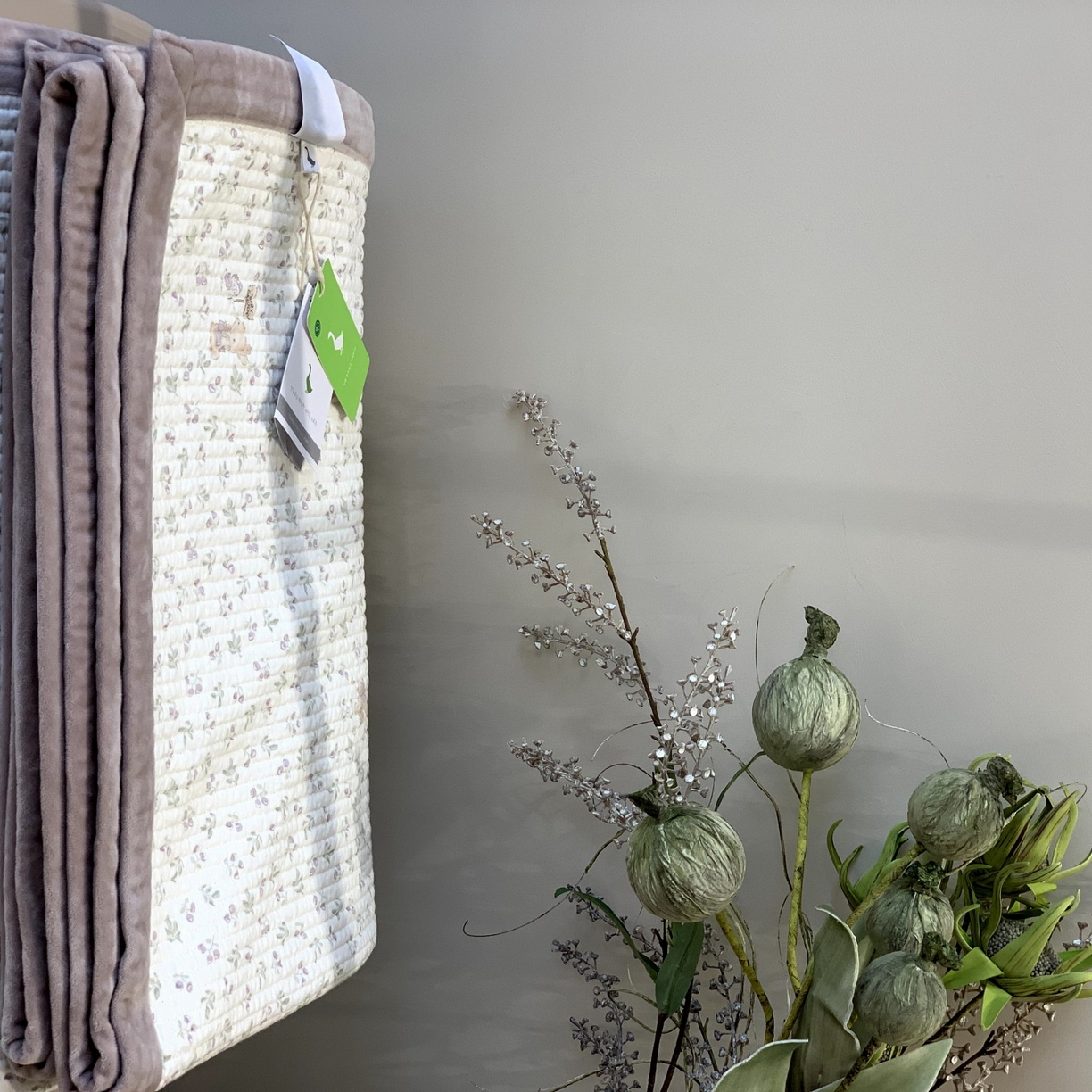 91家纺网 家纺一手货源 找家纺 汇庭 2025秋冬新款纱布绒单品床盖系列 紫西梅